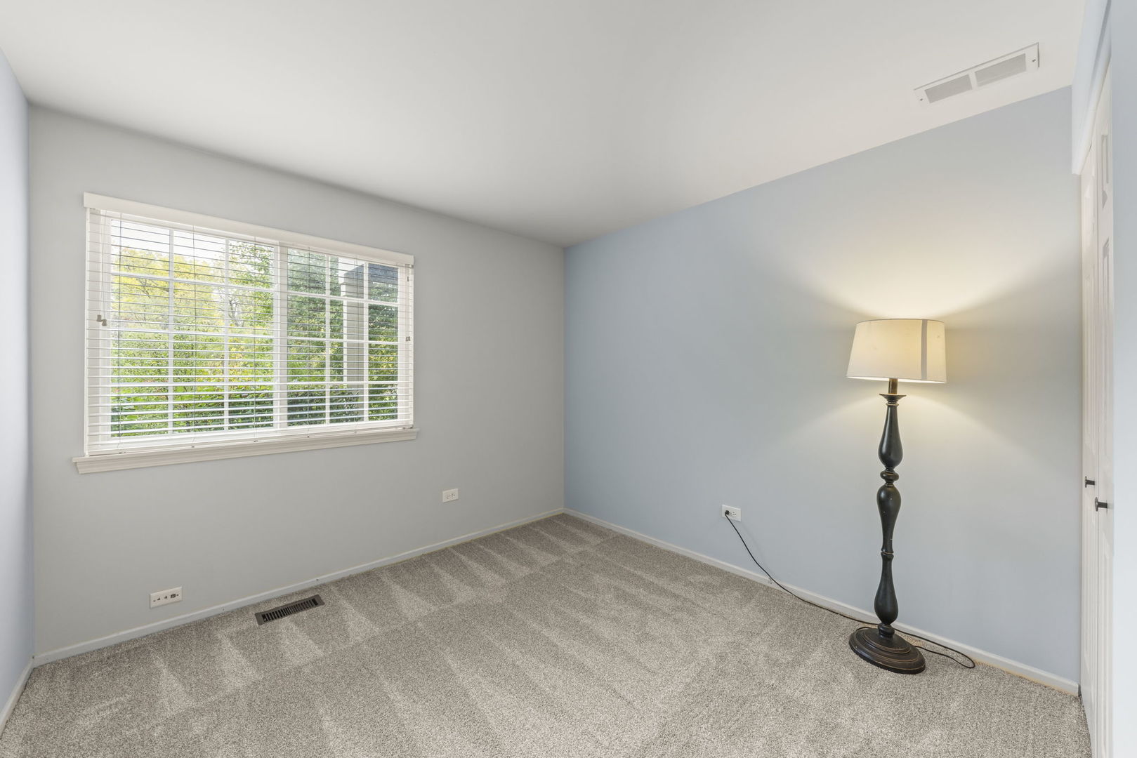 30W012 Mayfair Court, Warrenville, IL 60555