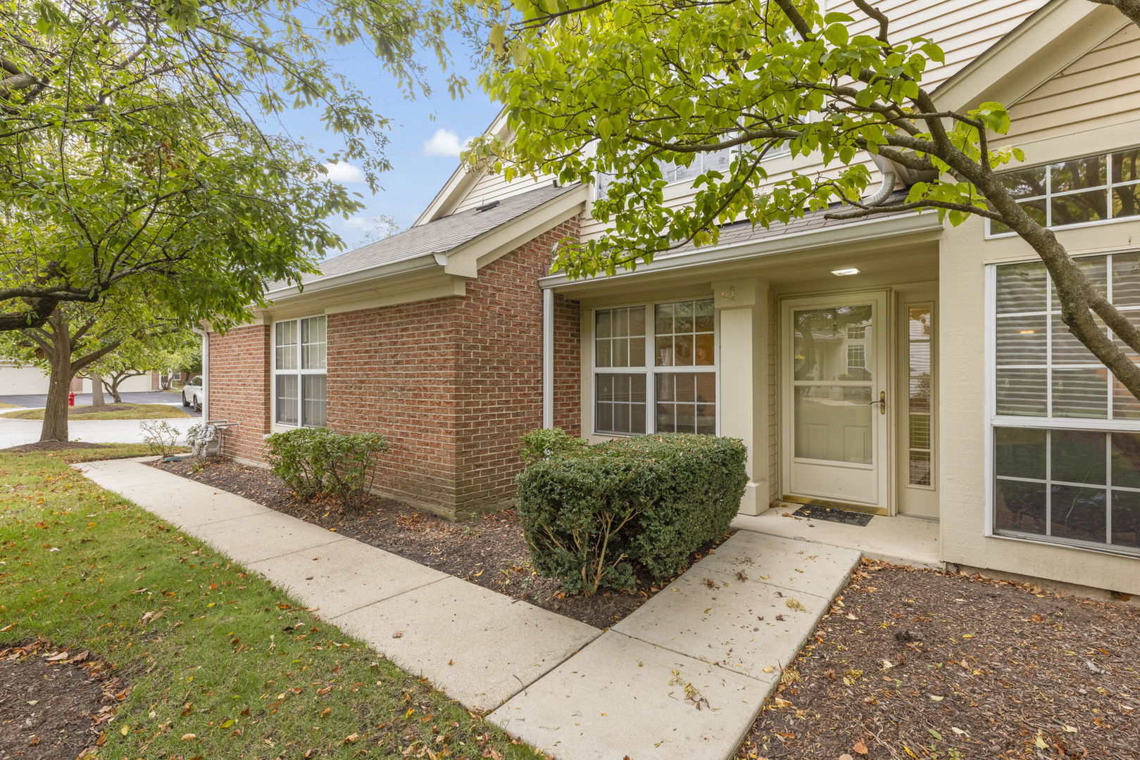 30W012 Mayfair Court, Warrenville, IL 60555