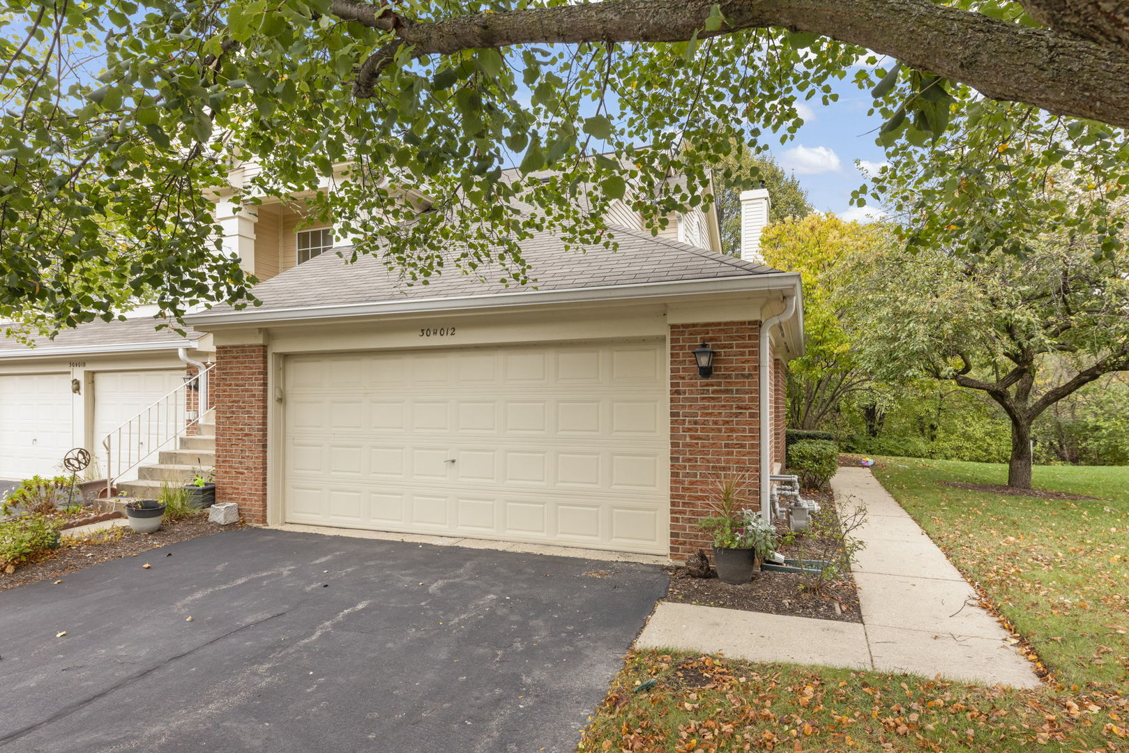 30W012 Mayfair Court, Warrenville, IL 60555