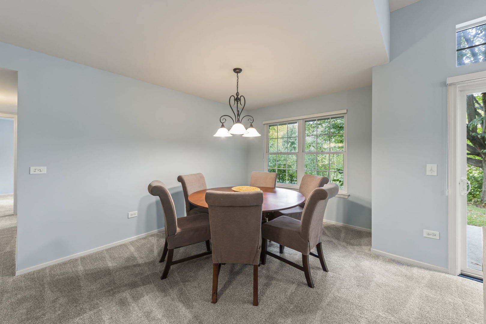 30W012 Mayfair Court, Warrenville, IL 60555
