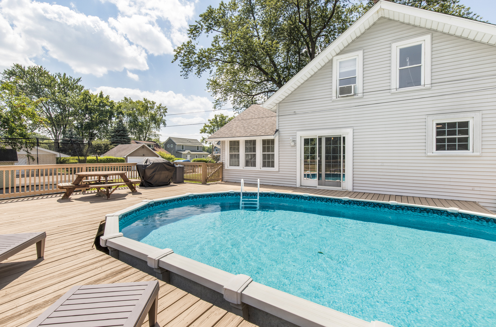 1413 N Sunnyside Drive, Johnsburg, IL 60051