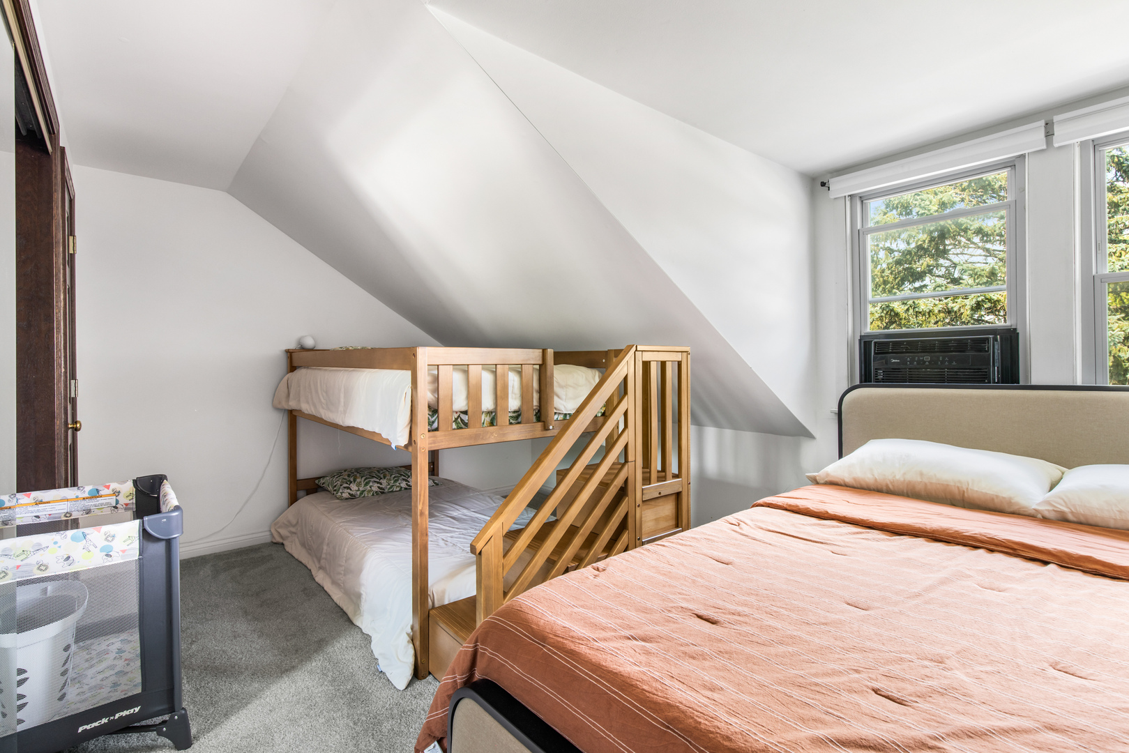 1413 N Sunnyside Drive, Johnsburg, IL 60051