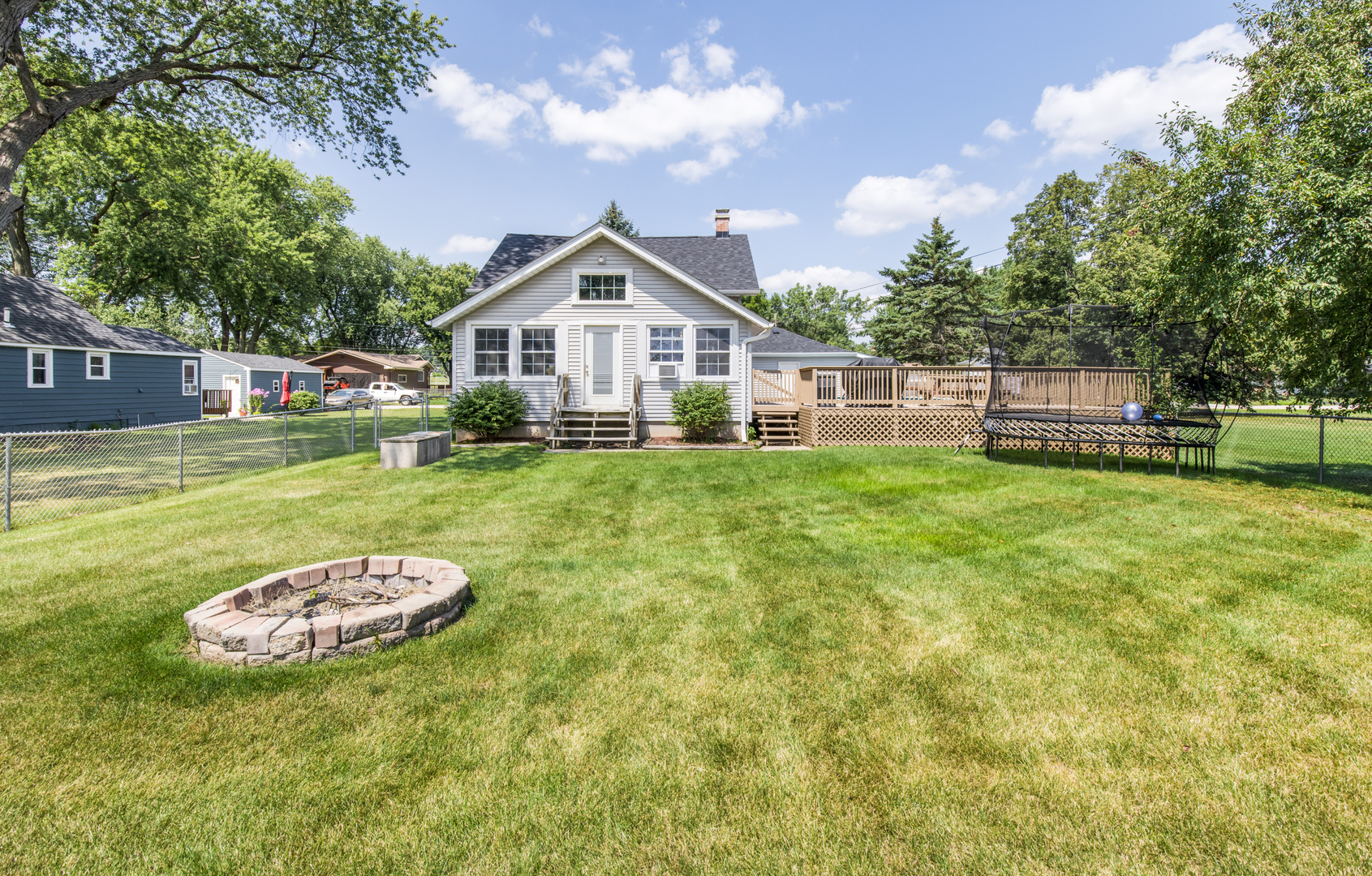 1413 N Sunnyside Drive, Johnsburg, IL 60051