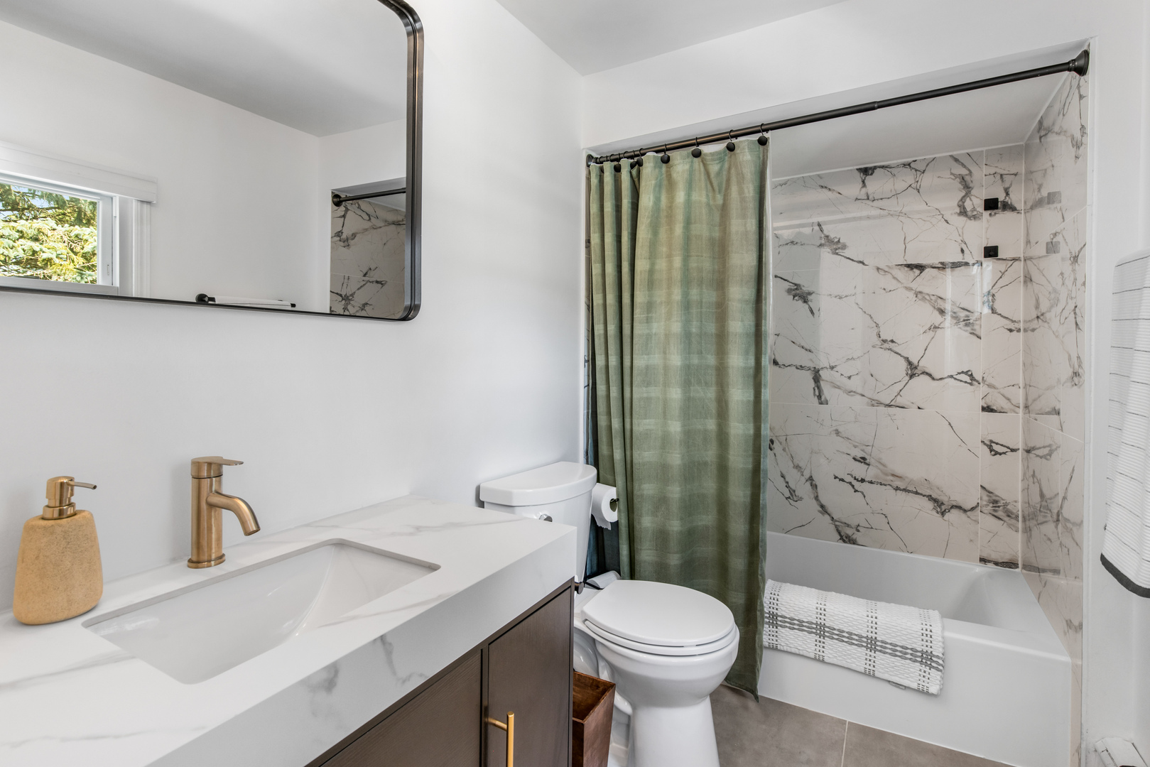 1413 N Sunnyside Drive, Johnsburg, IL 60051