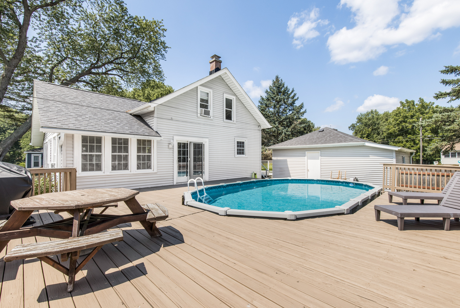 1413 N Sunnyside Drive, Johnsburg, IL 60051