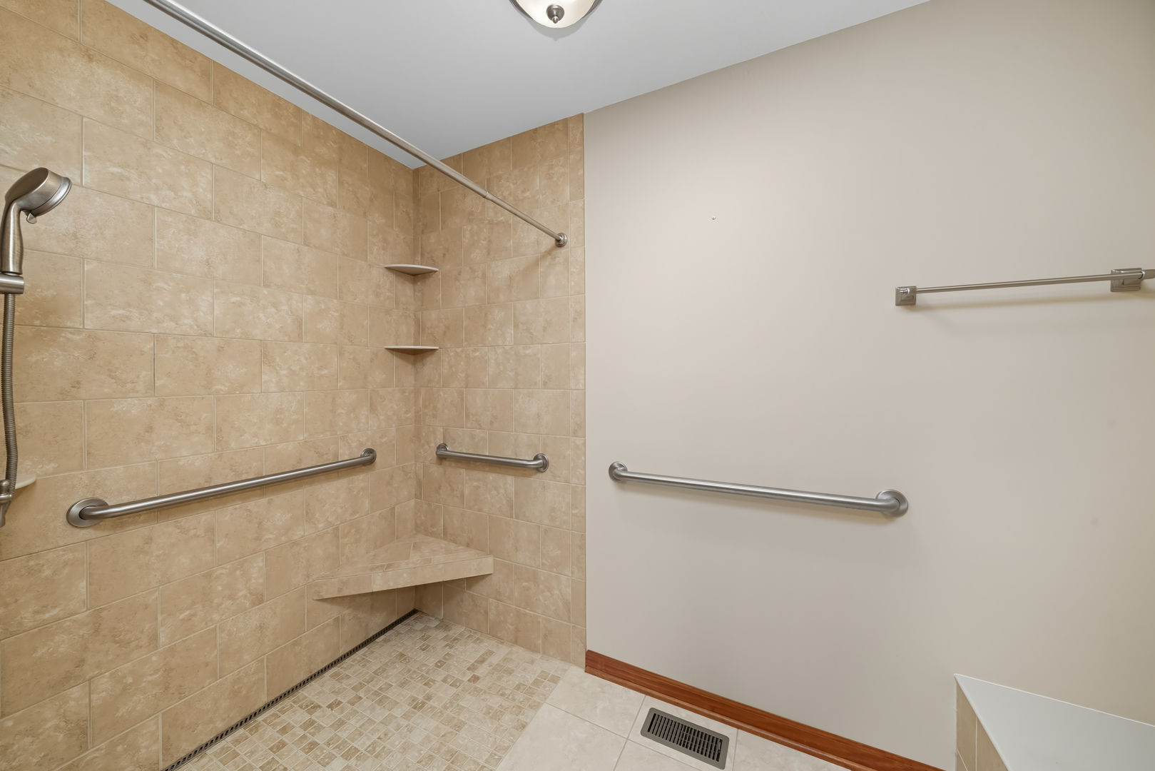 650 Meadow Lane, Hinckley, IL 60520