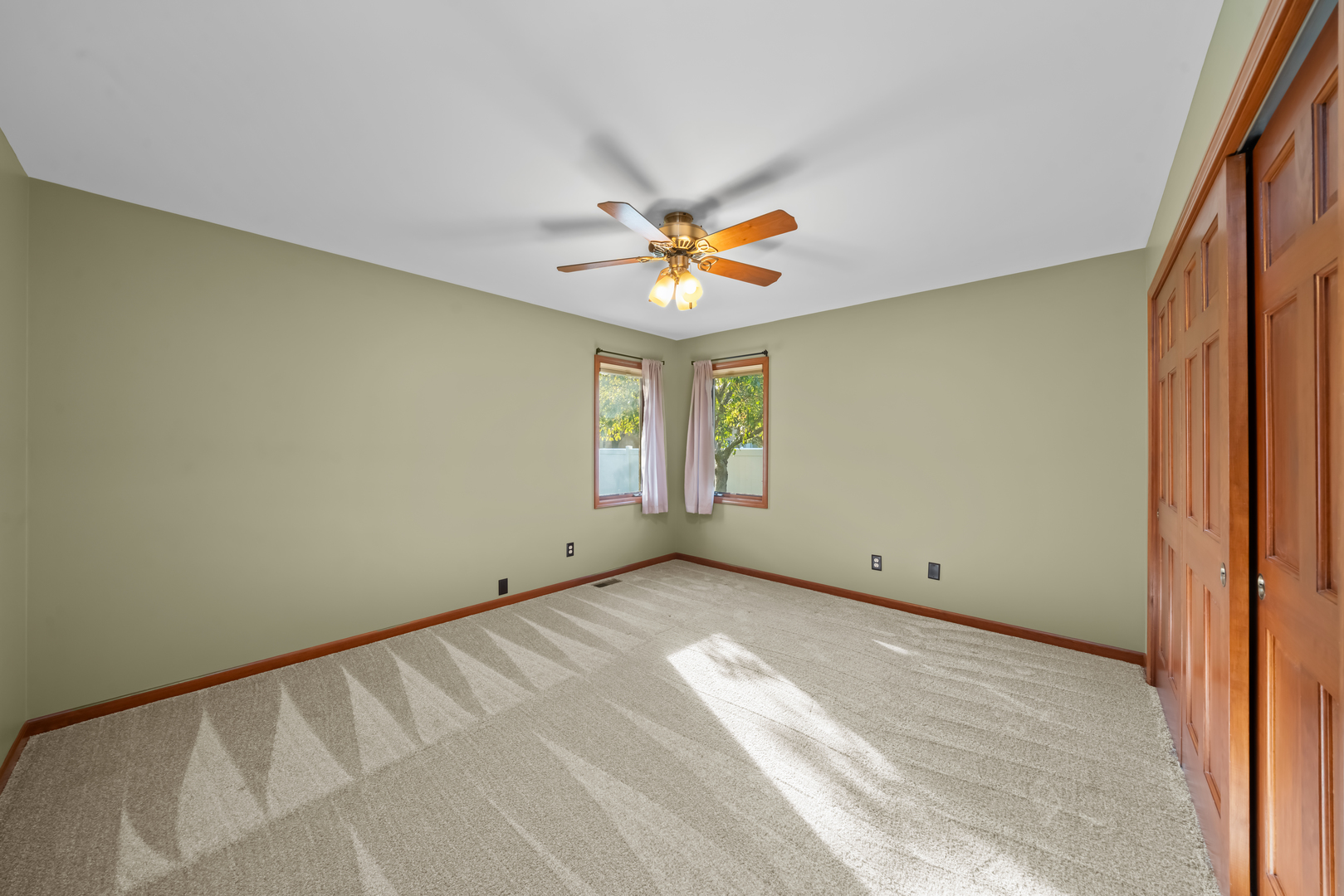 650 Meadow Lane, Hinckley, IL 60520