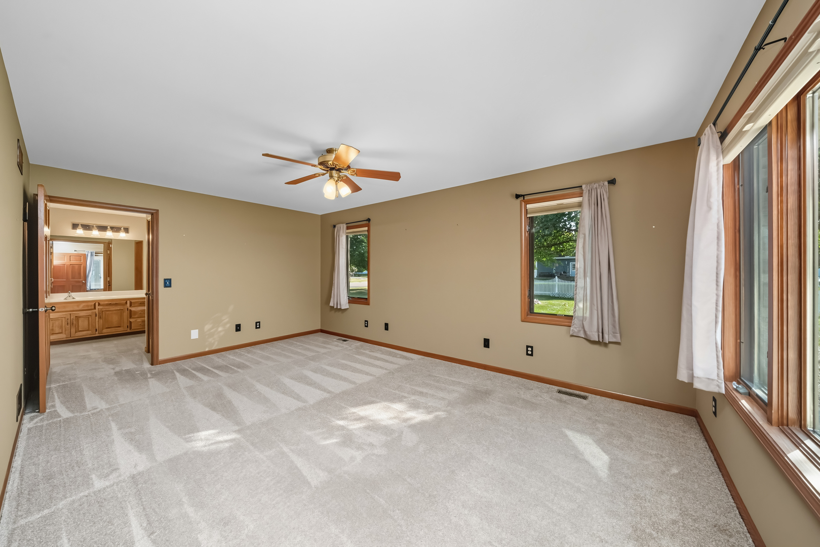 650 Meadow Lane, Hinckley, IL 60520