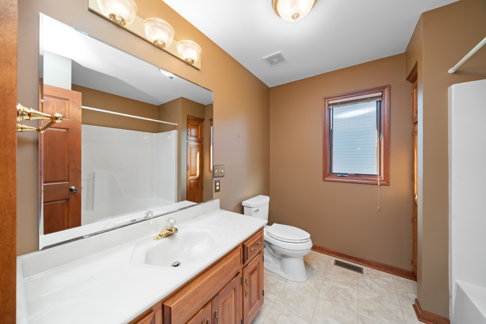 650 Meadow Lane, Hinckley, IL 60520