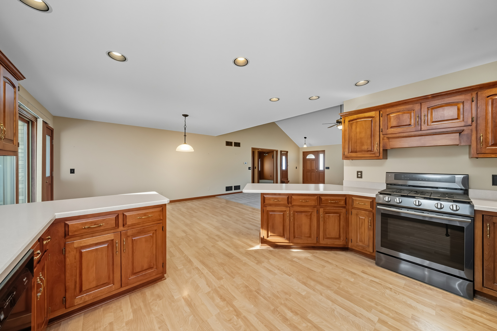 650 Meadow Lane, Hinckley, IL 60520