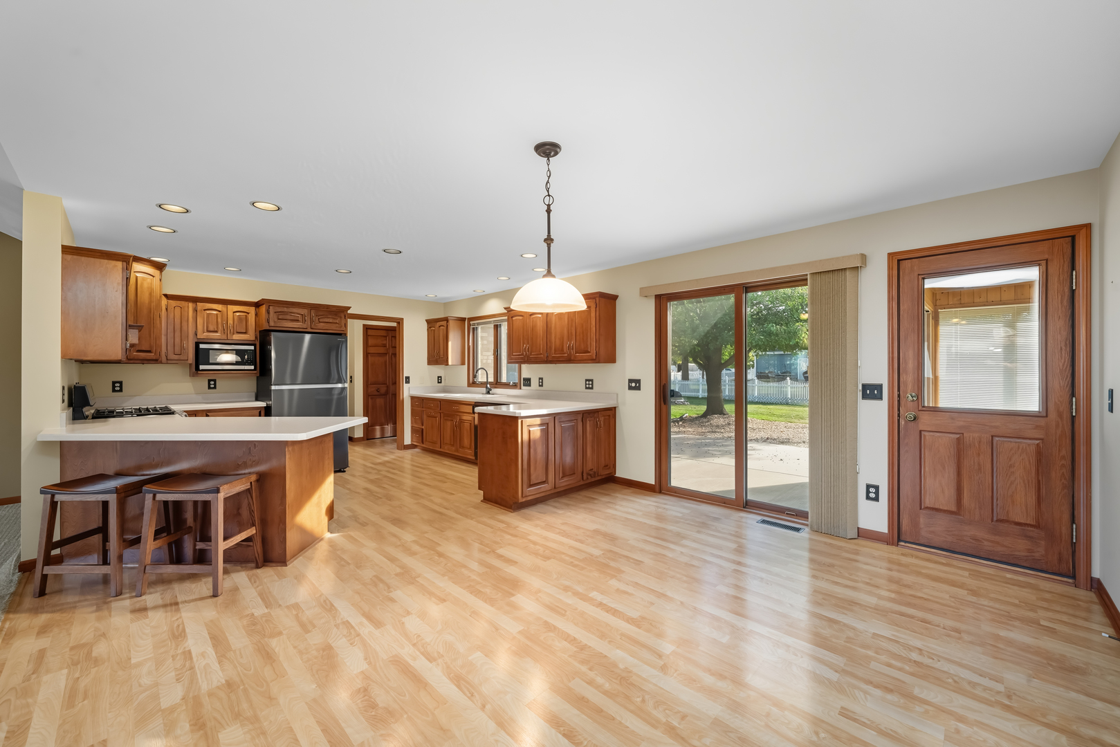 650 Meadow Lane, Hinckley, IL 60520