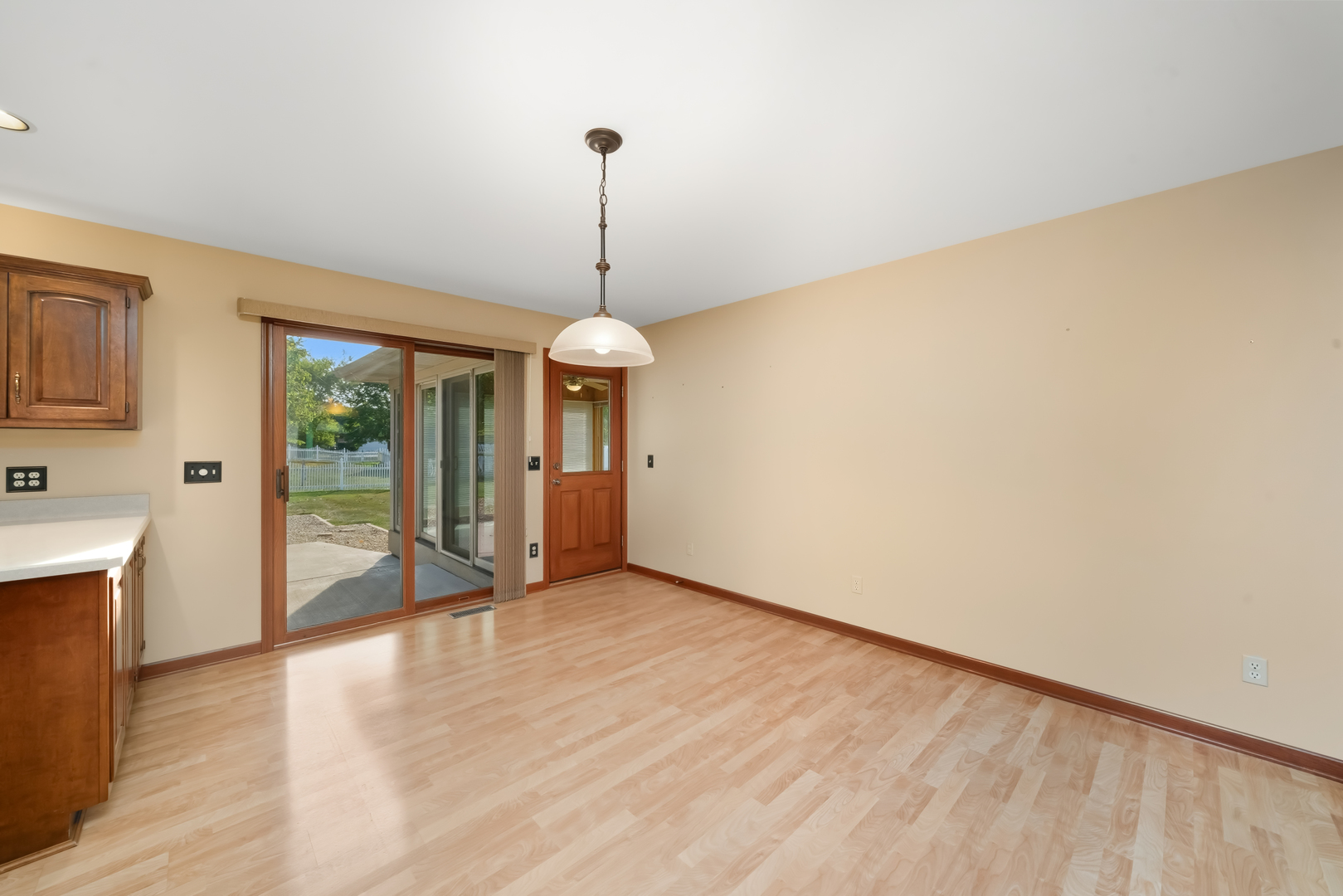 650 Meadow Lane, Hinckley, IL 60520