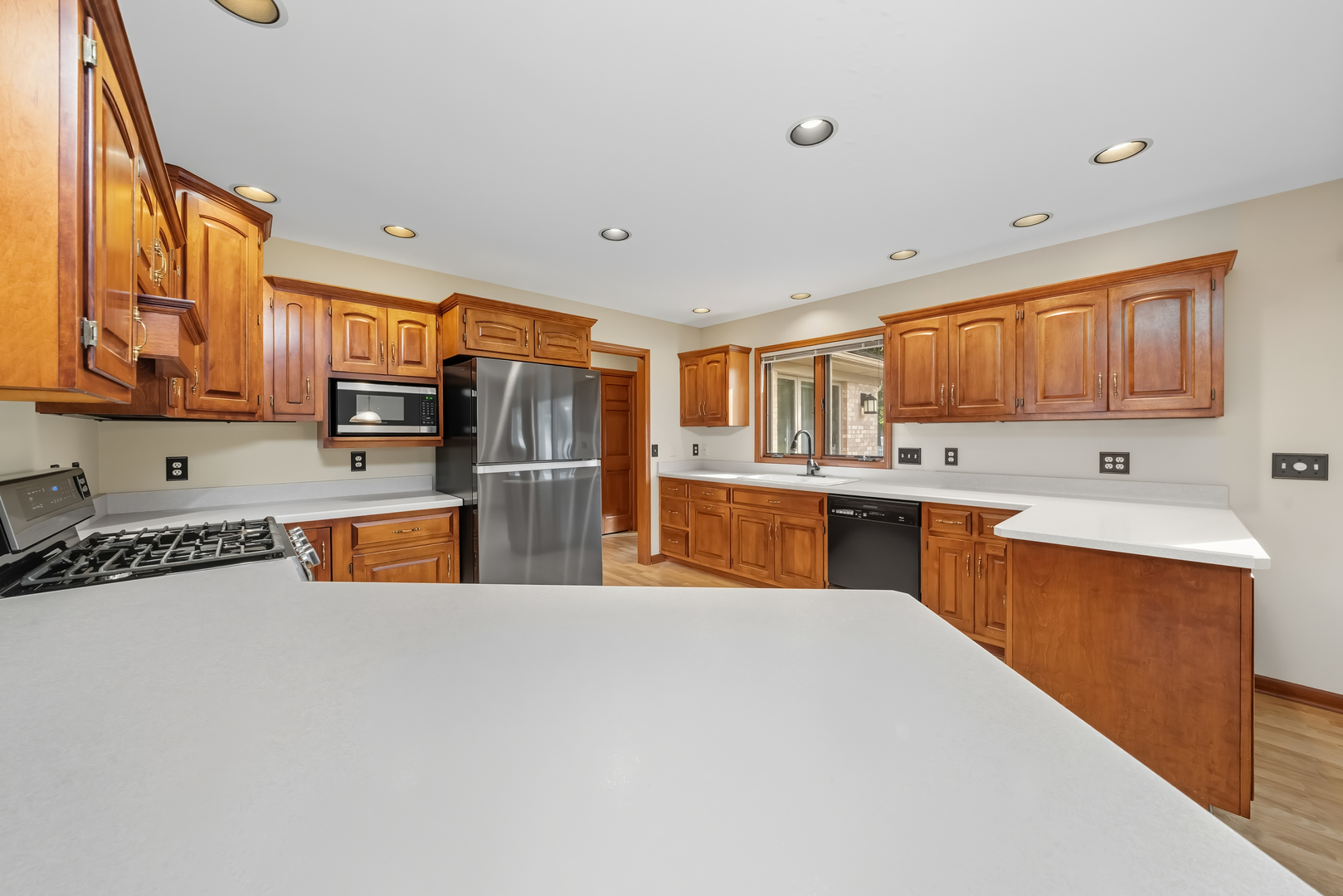 650 Meadow Lane, Hinckley, IL 60520