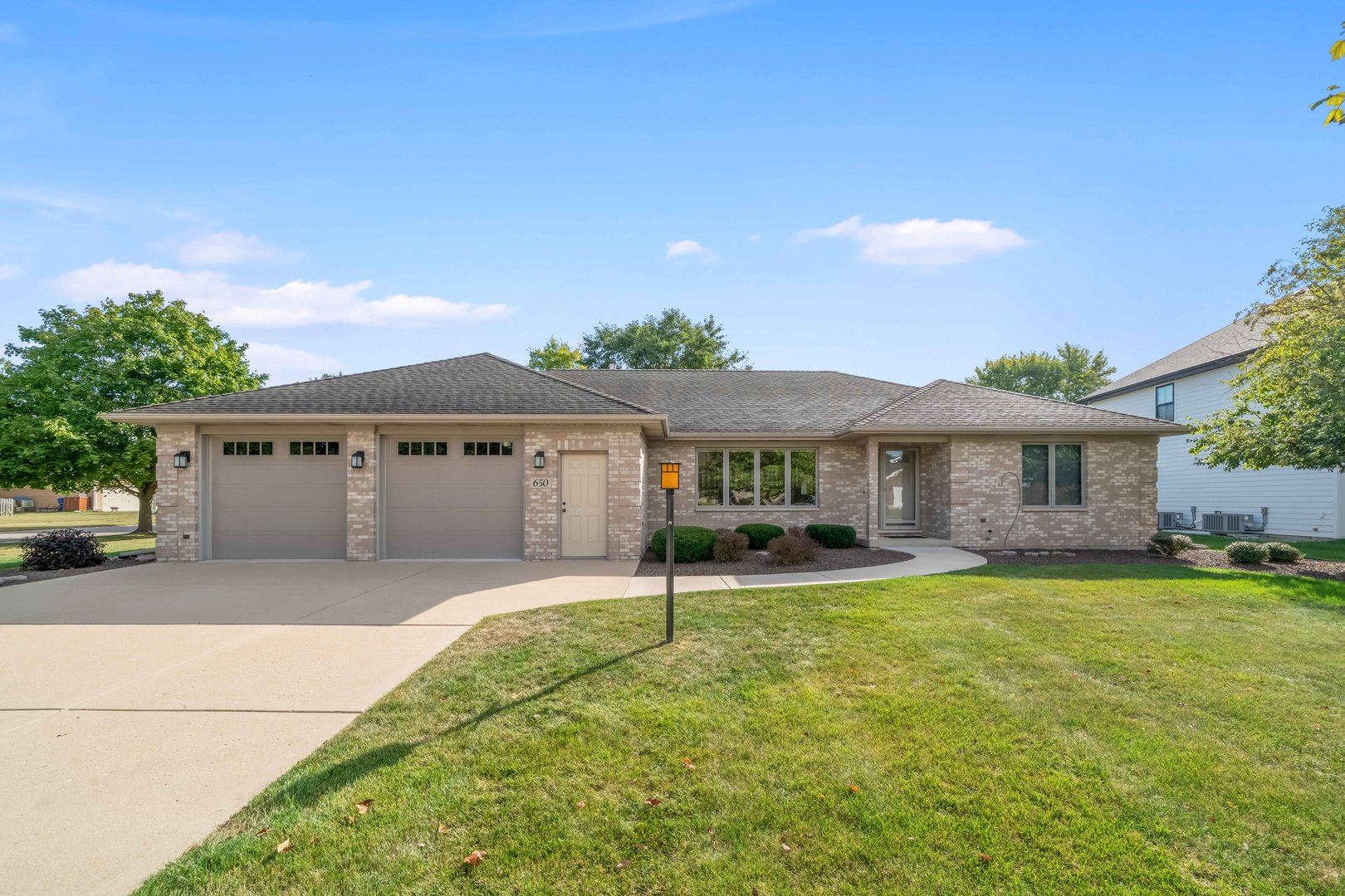 650 Meadow Lane, Hinckley, IL 60520