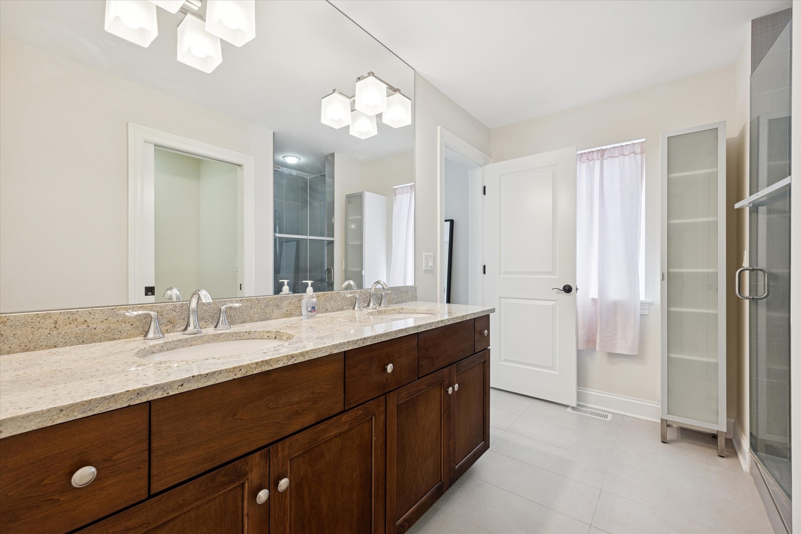 355 W FIRST Avenue, Elmhurst, IL 60126