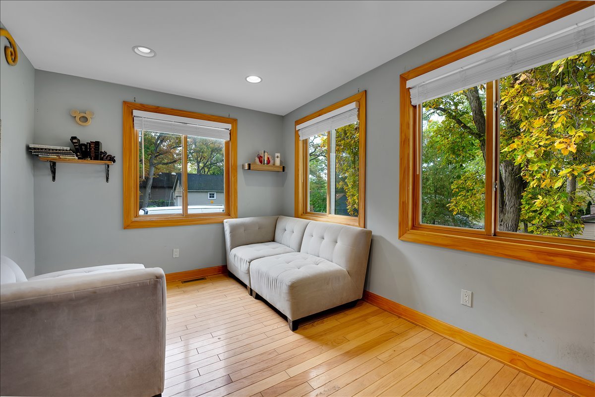 7N054 Jackson Avenue, St. Charles, IL 60174