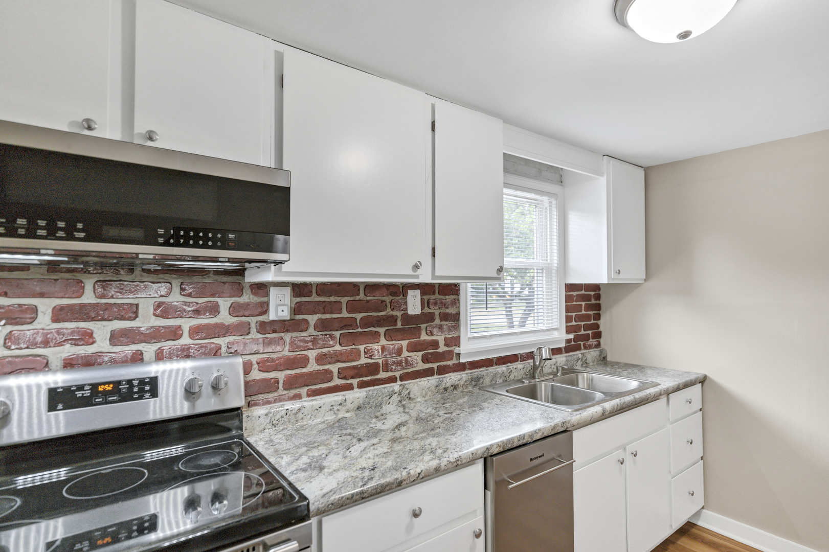 345 Illinois Street, Carpentersville, IL 60110