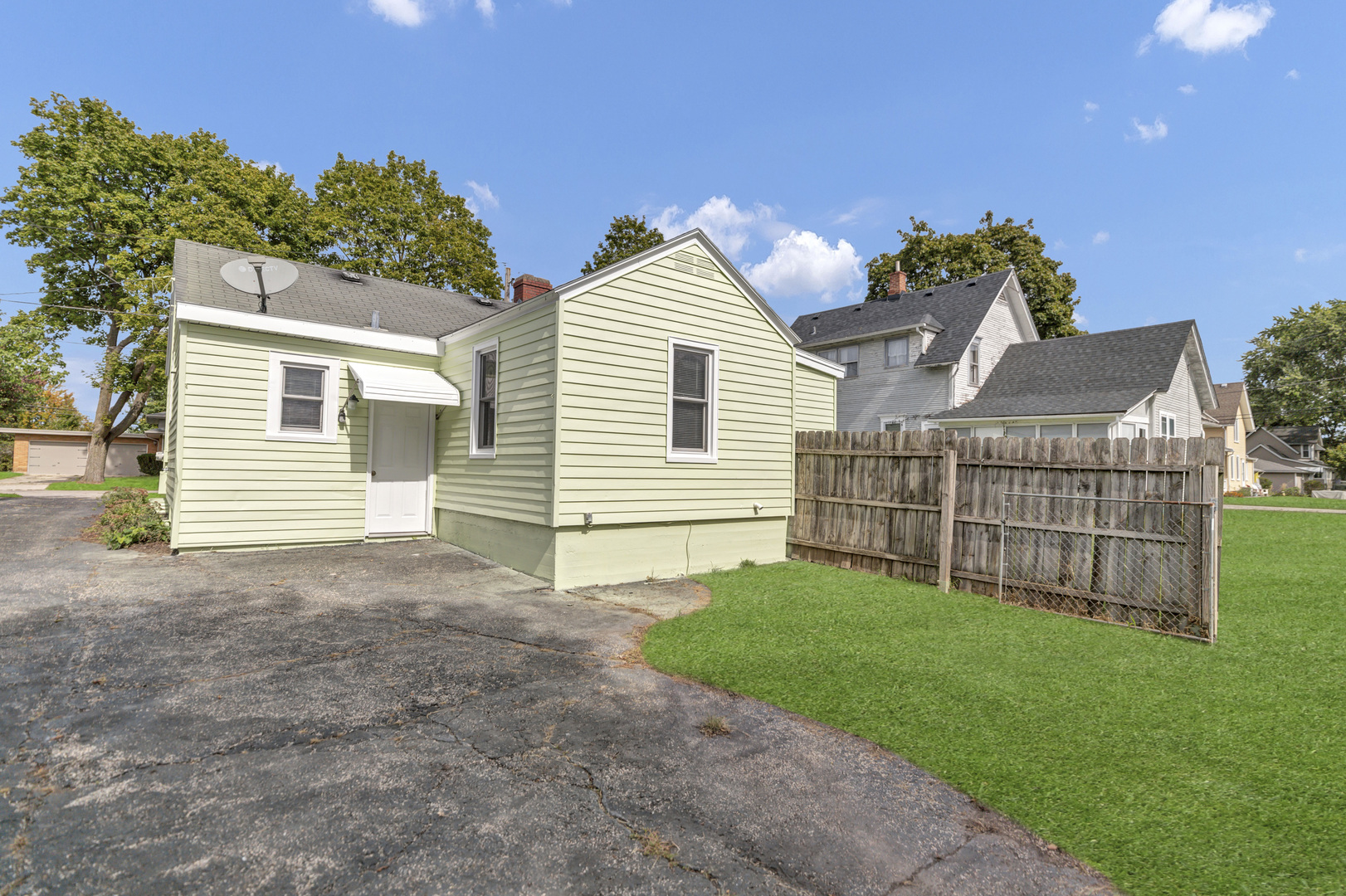 345 Illinois Street, Carpentersville, IL 60110