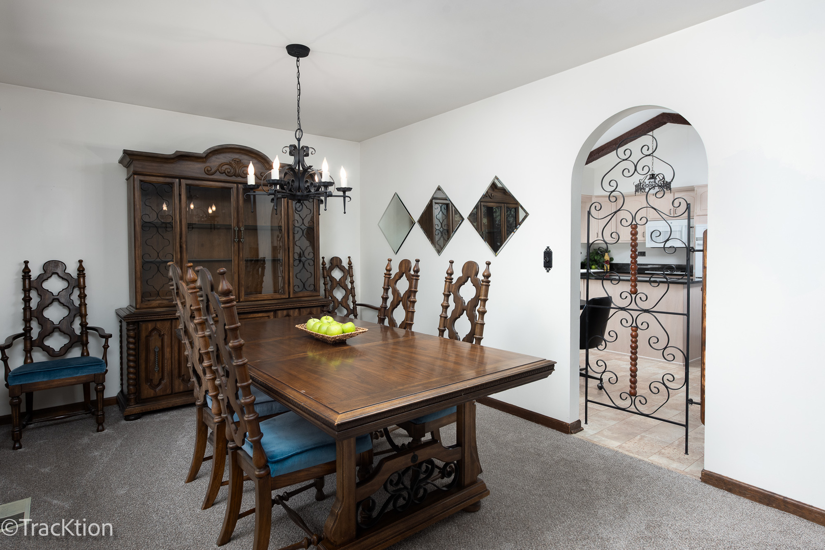 7801 Pine Parkway, Darien, IL 60561