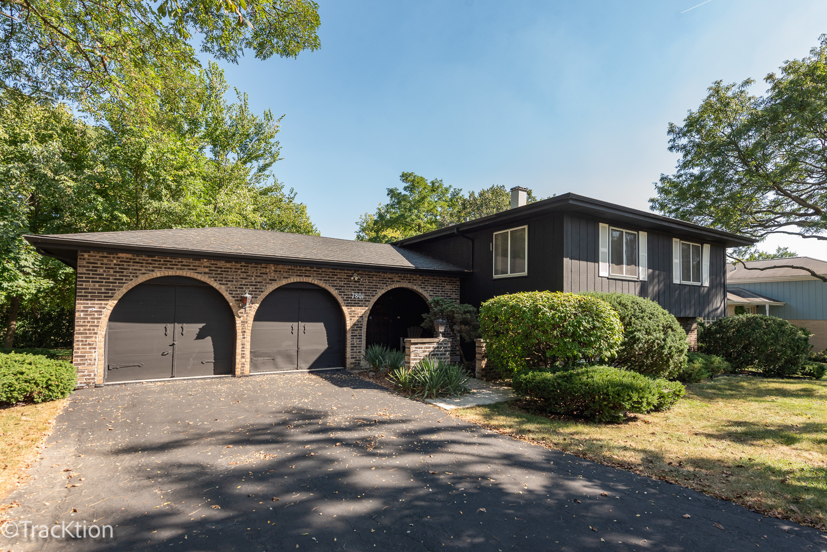 7801 Pine Parkway, Darien, IL 60561