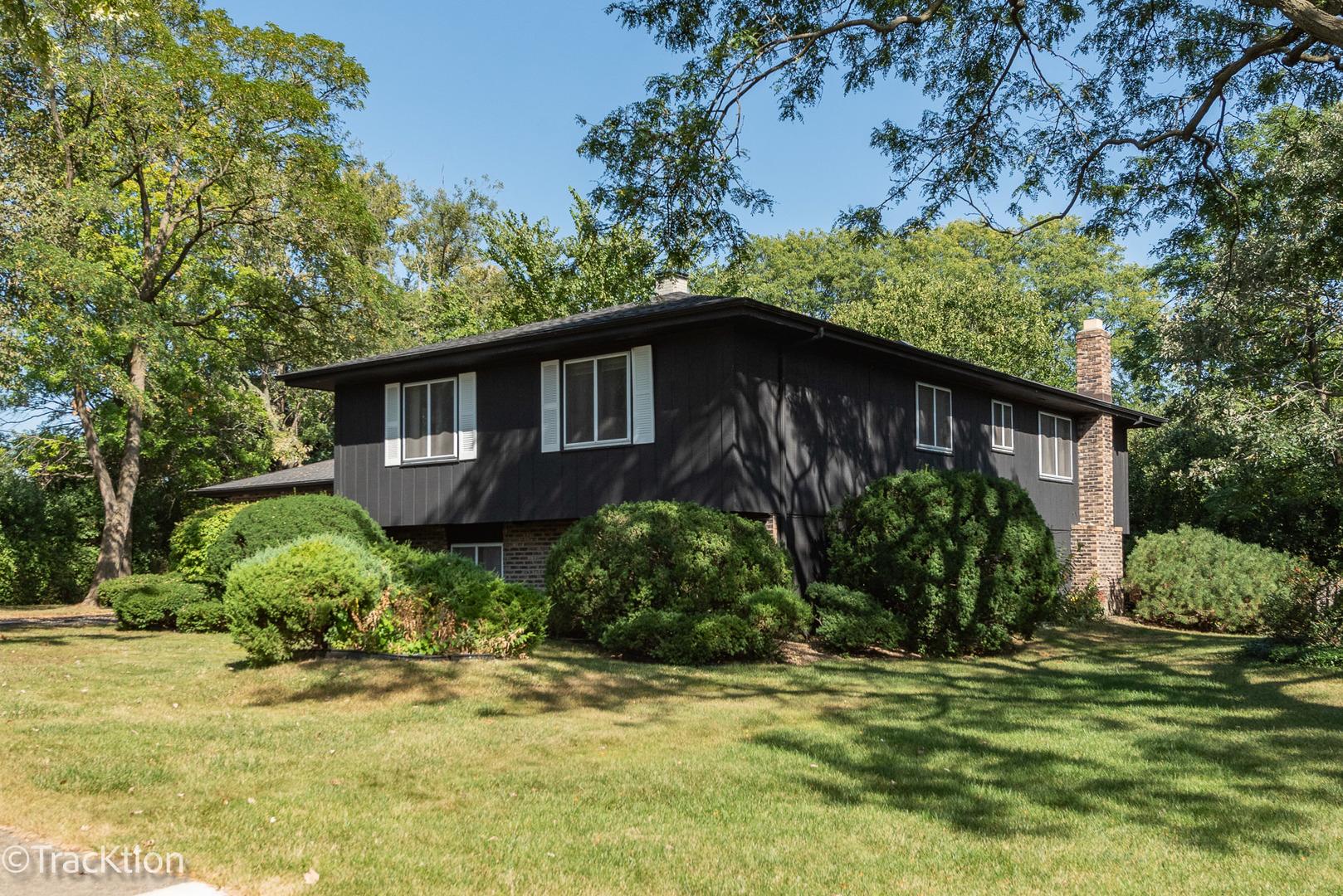 7801 Pine Parkway, Darien, IL 60561