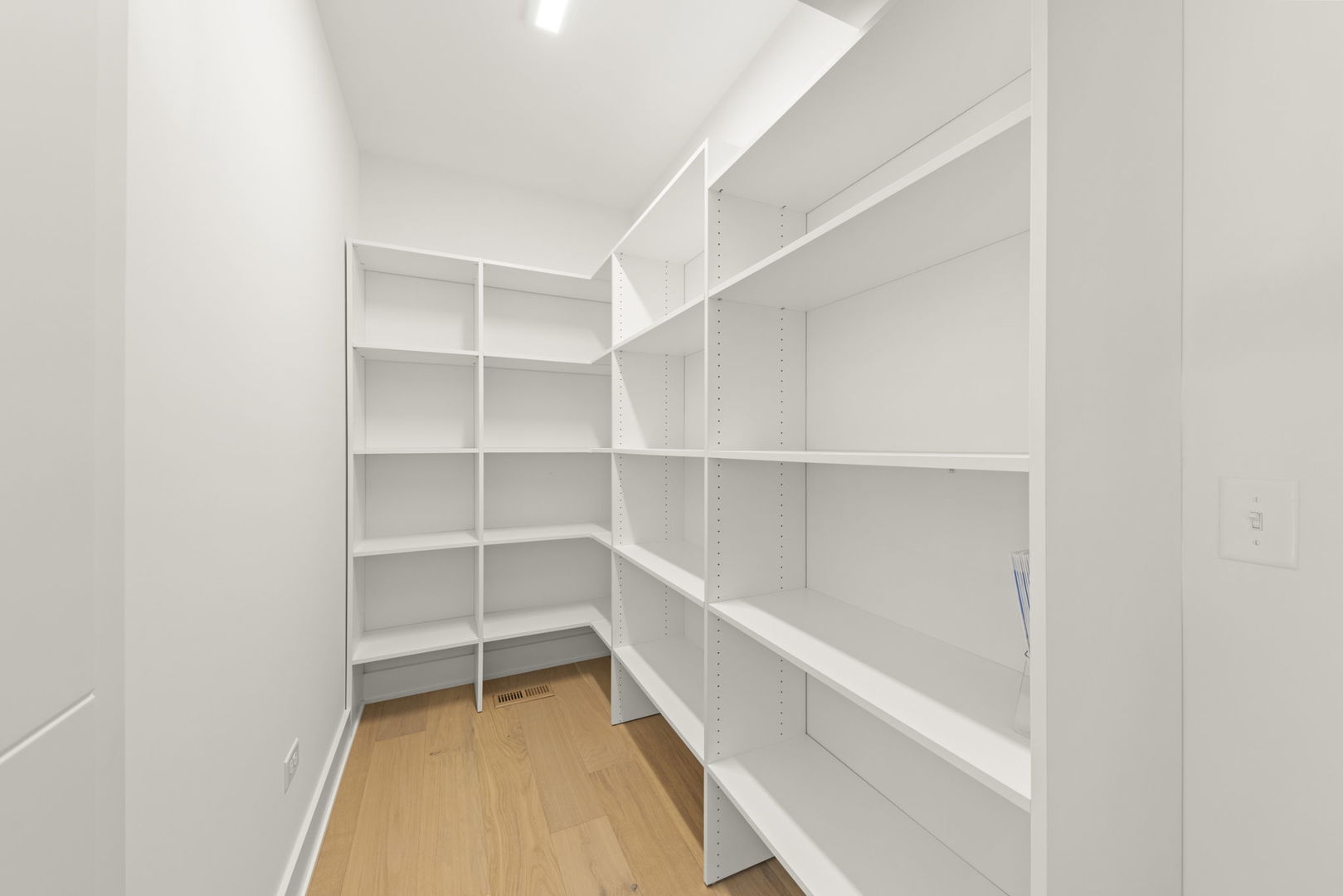 20 Pinnacle Court, Naperville, IL 60565