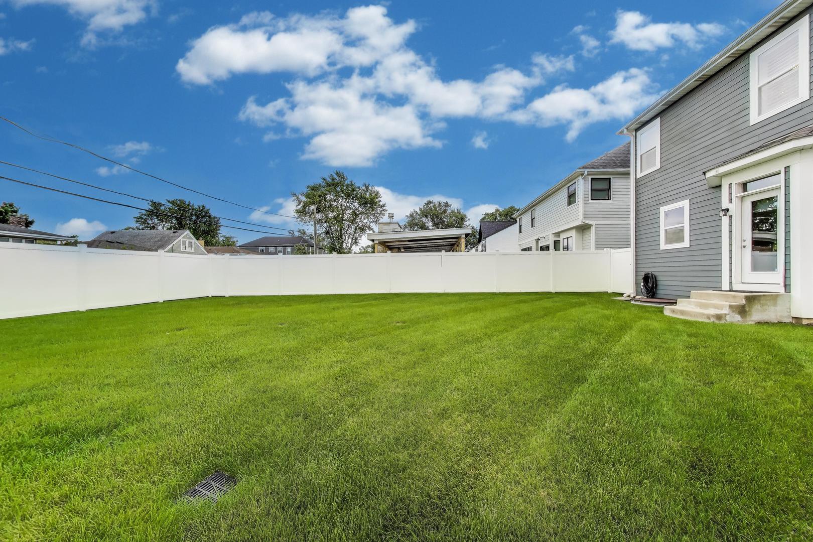 557 N Myrtle Avenue, Elmhurst, IL 60126