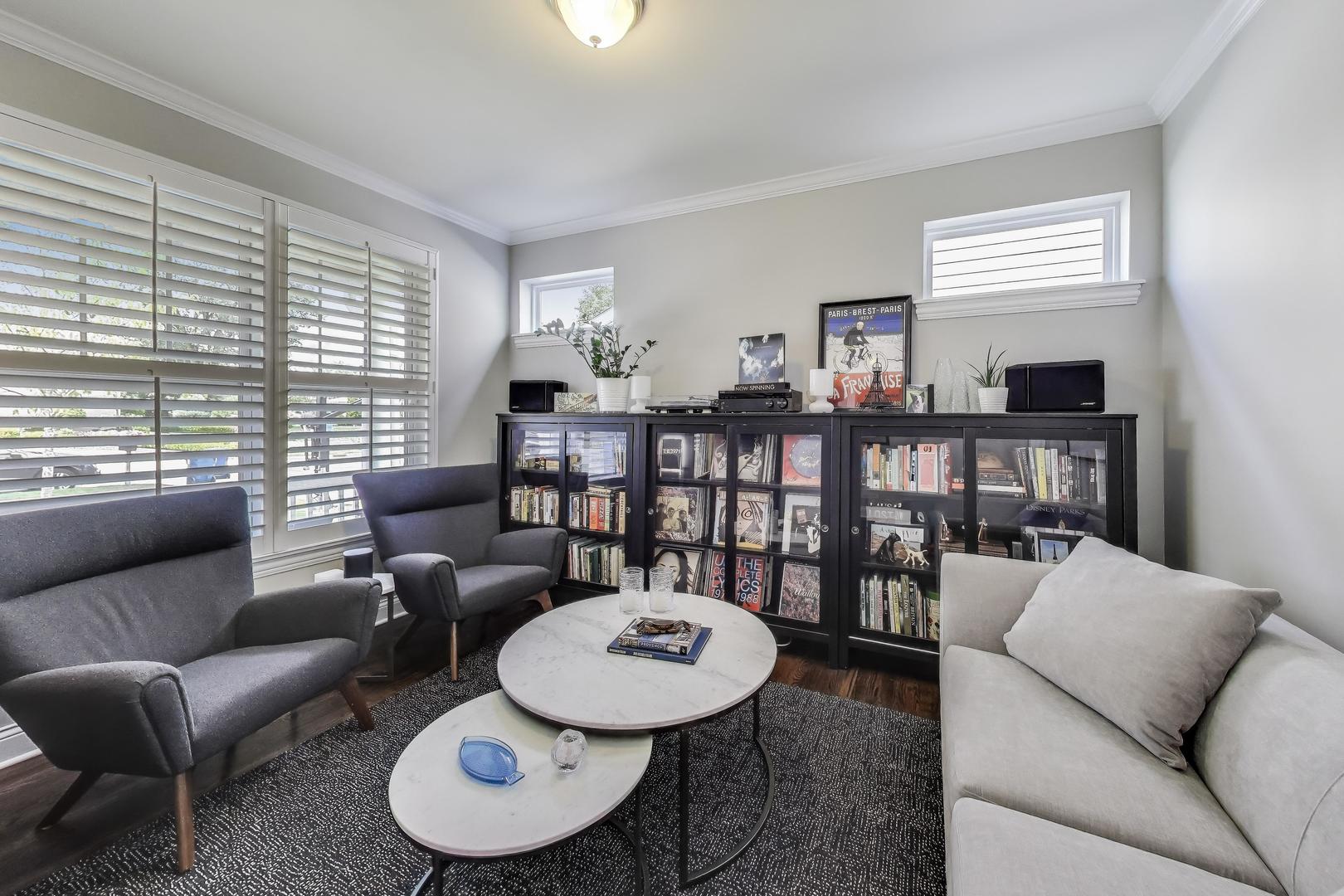 557 N Myrtle Avenue, Elmhurst, IL 60126