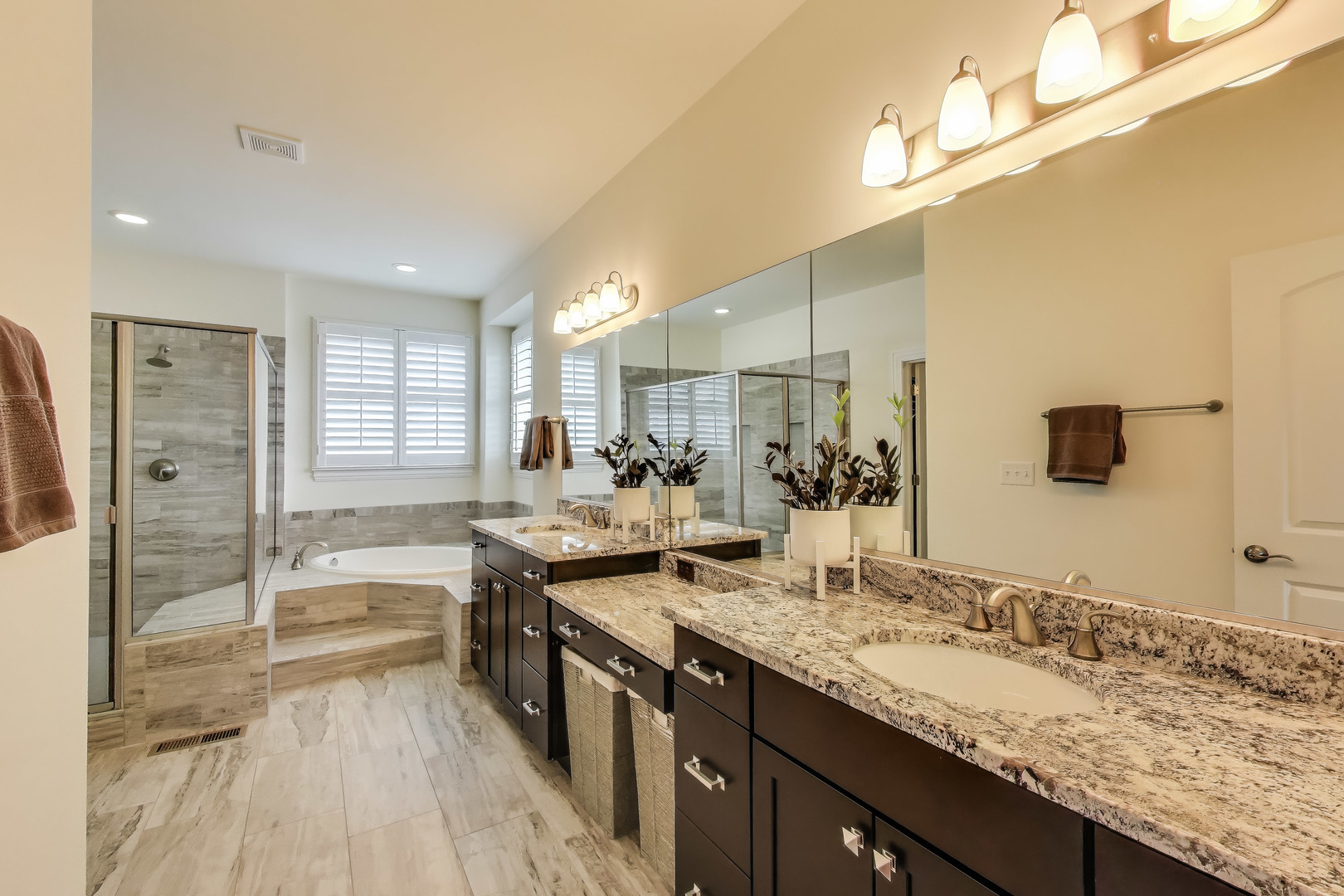 557 N Myrtle Avenue, Elmhurst, IL 60126