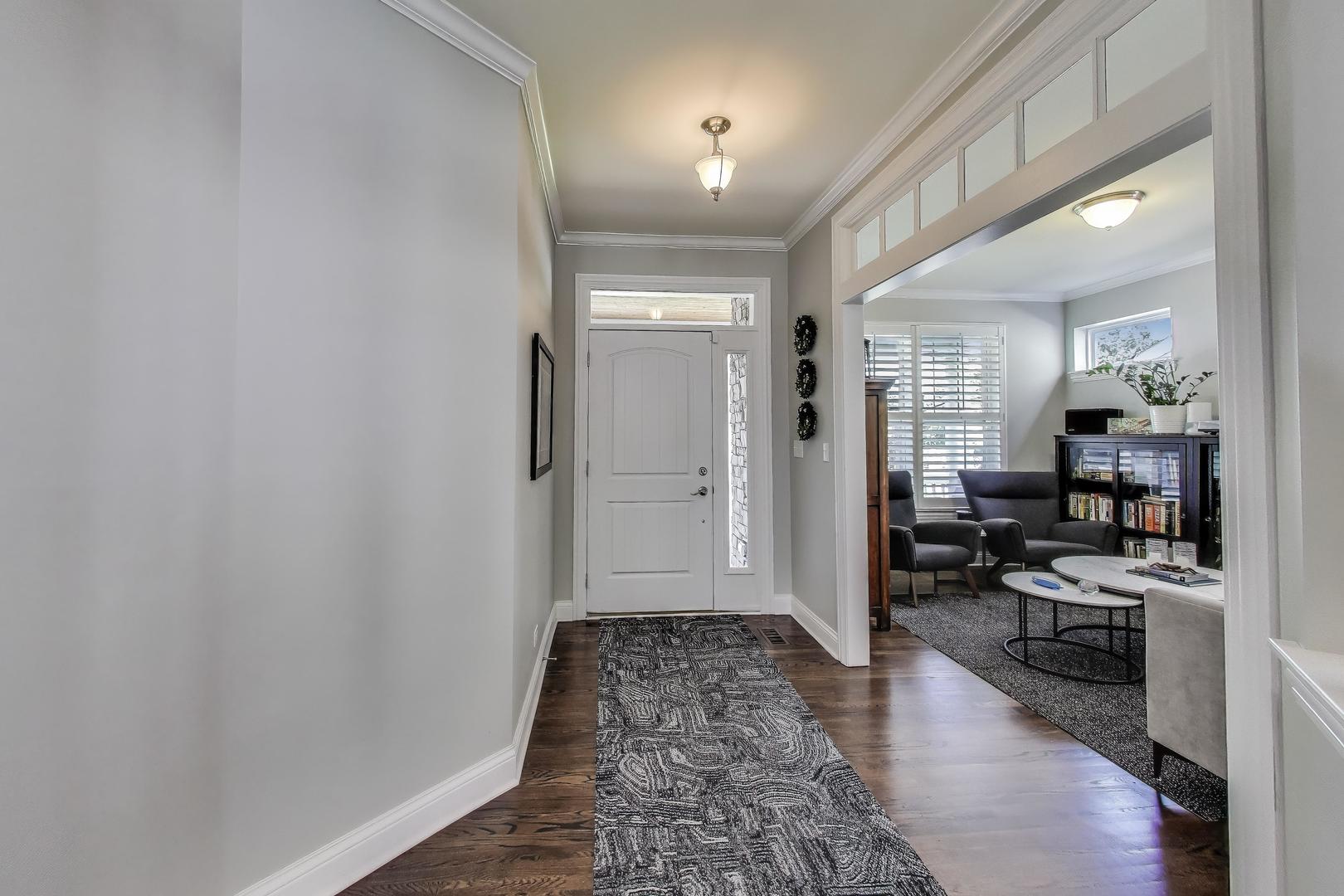 557 N Myrtle Avenue, Elmhurst, IL 60126