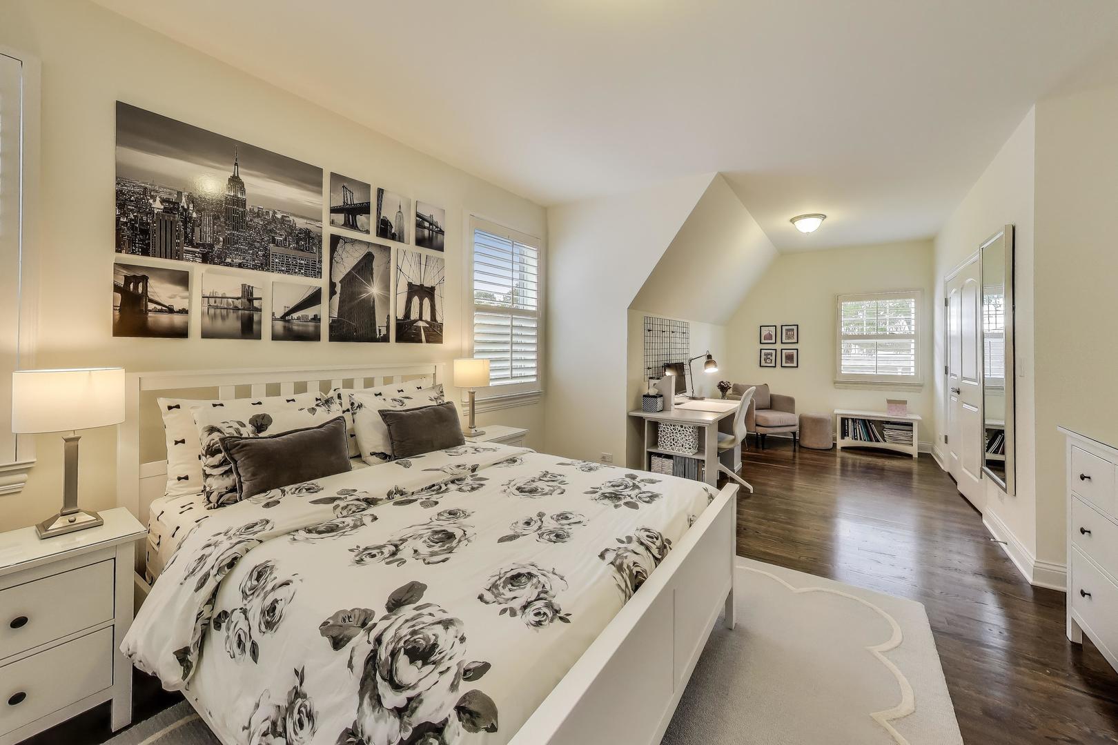 557 N Myrtle Avenue, Elmhurst, IL 60126