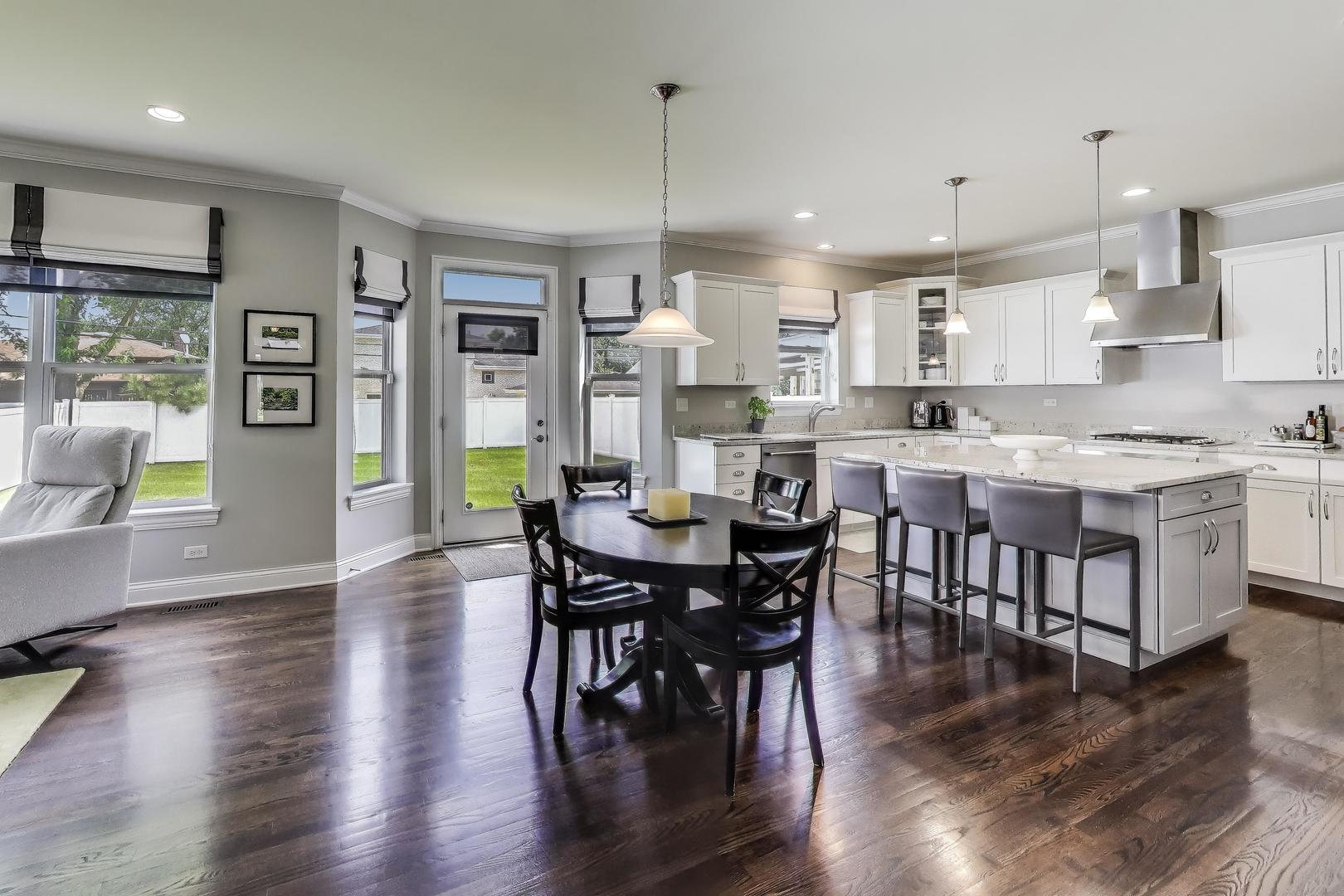 557 N Myrtle Avenue, Elmhurst, IL 60126