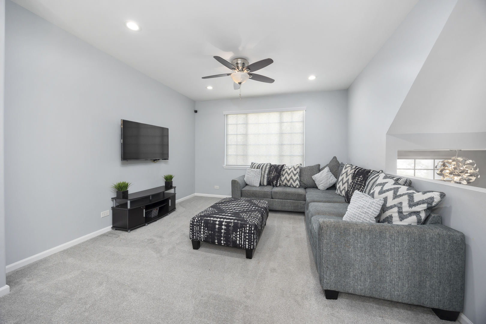 9411 N harrison Street, Des Plaines, IL 60016