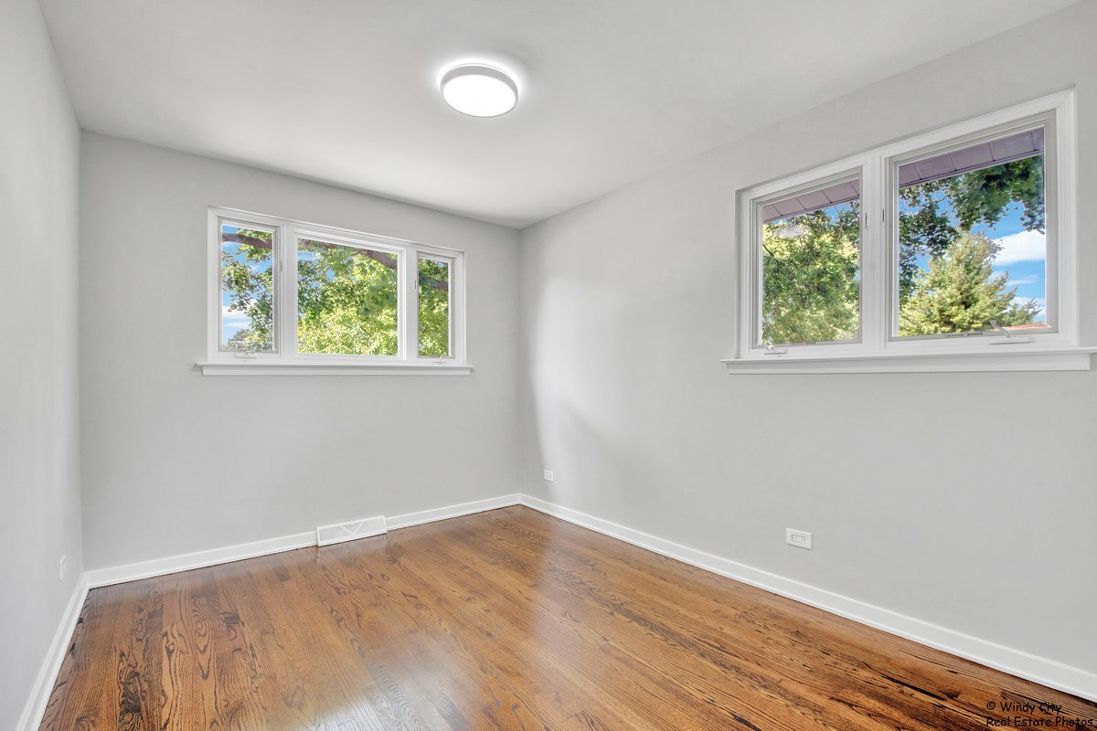 633 S George Street, Mount Prospect, IL 60056