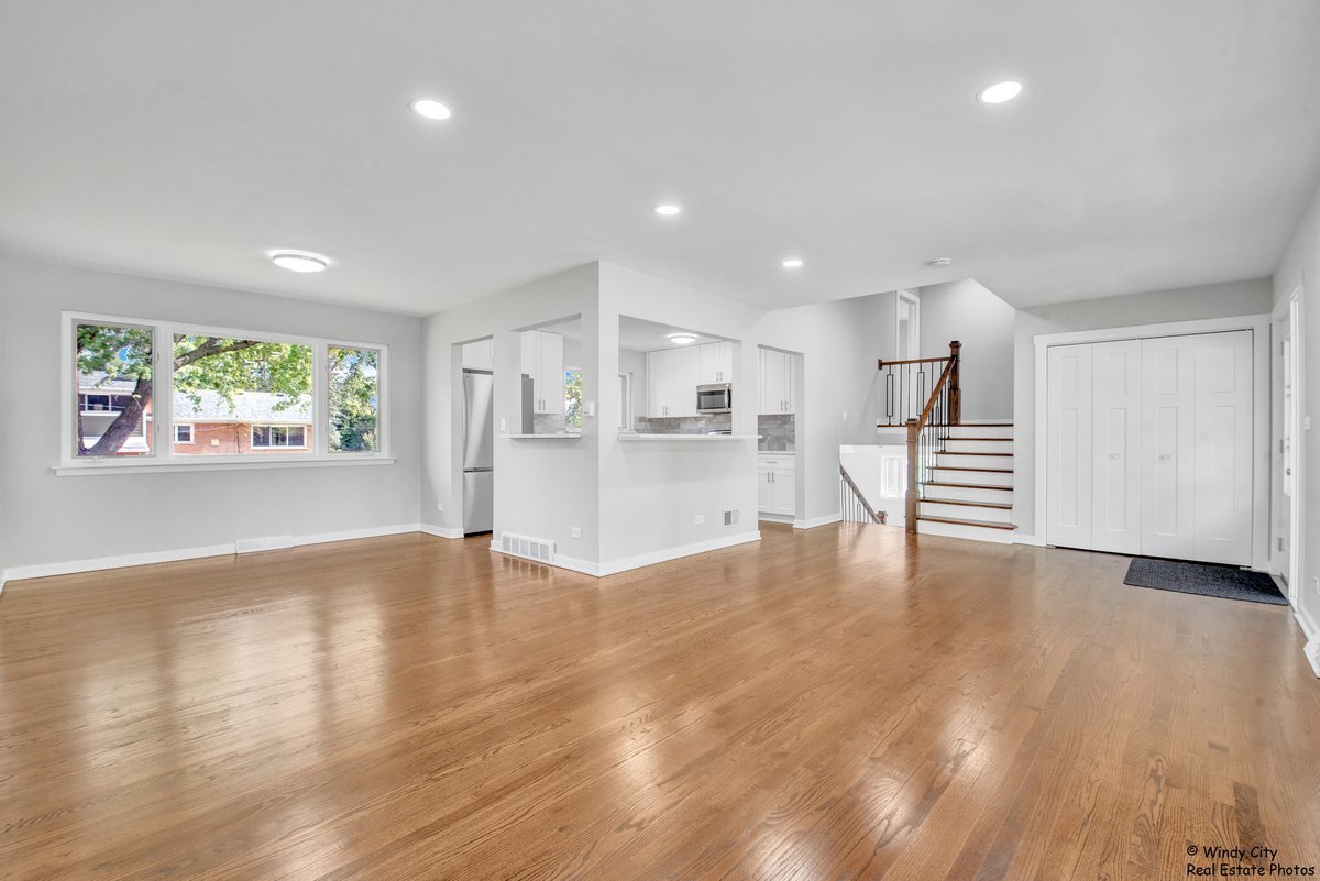 633 S George Street, Mount Prospect, IL 60056