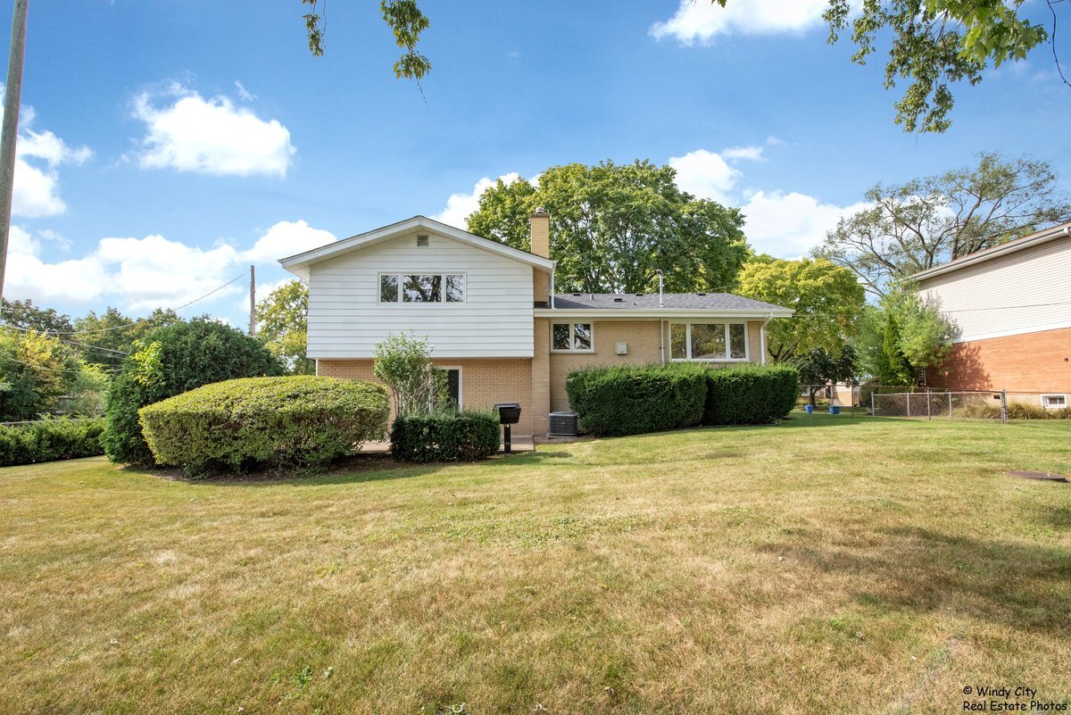 633 S George Street, Mount Prospect, IL 60056