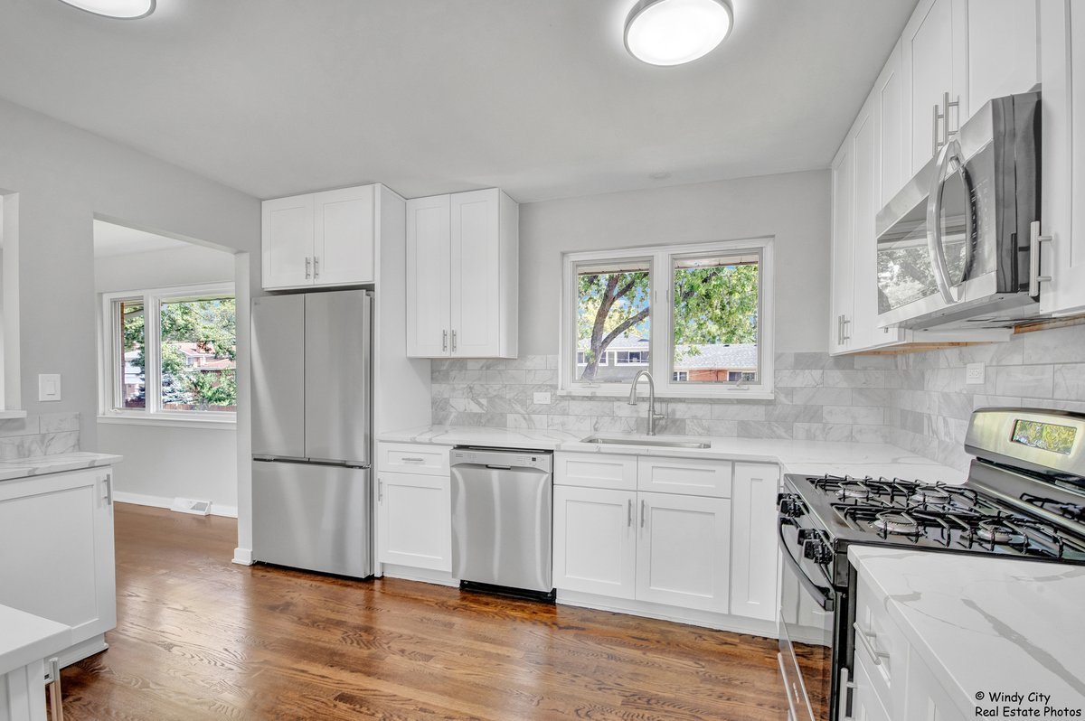 633 S George Street, Mount Prospect, IL 60056