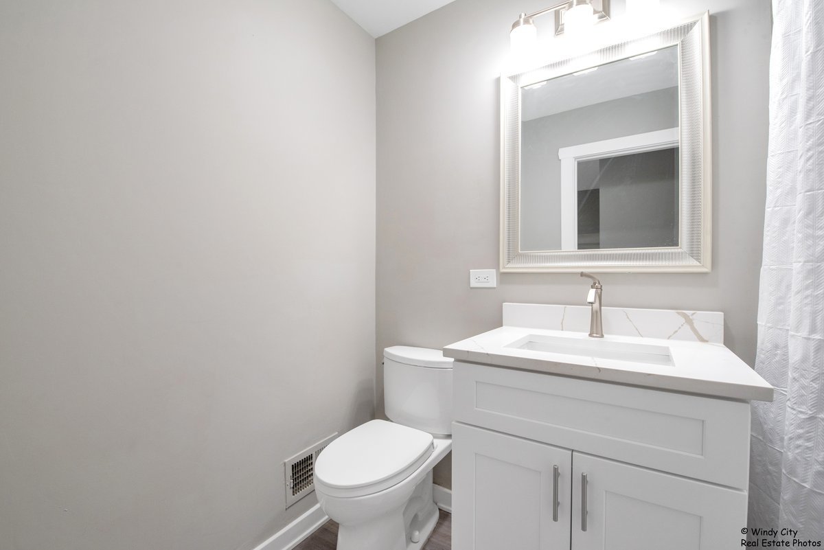 633 S George Street, Mount Prospect, IL 60056