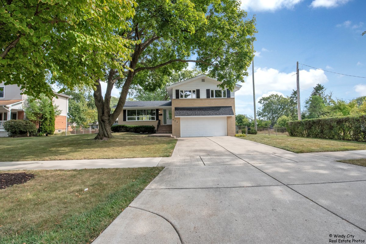 633 S George Street, Mount Prospect, IL 60056