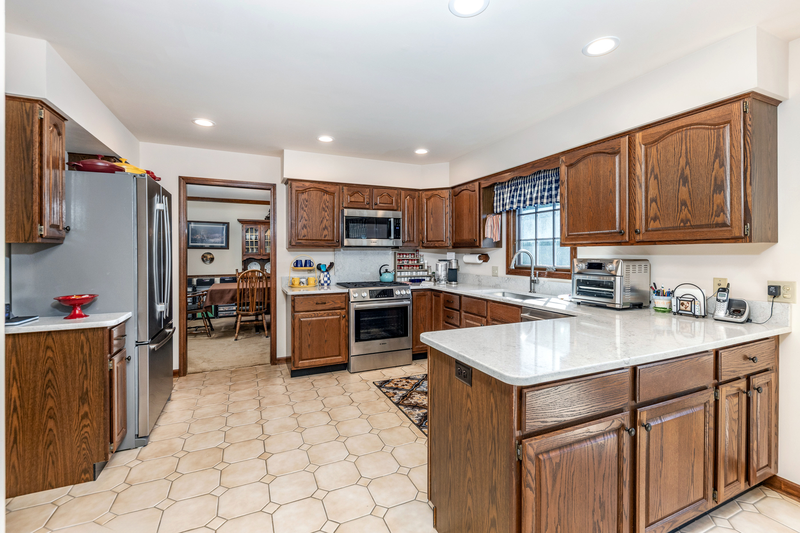 1316 Yorkshire Lane, Carol Stream, IL 60188