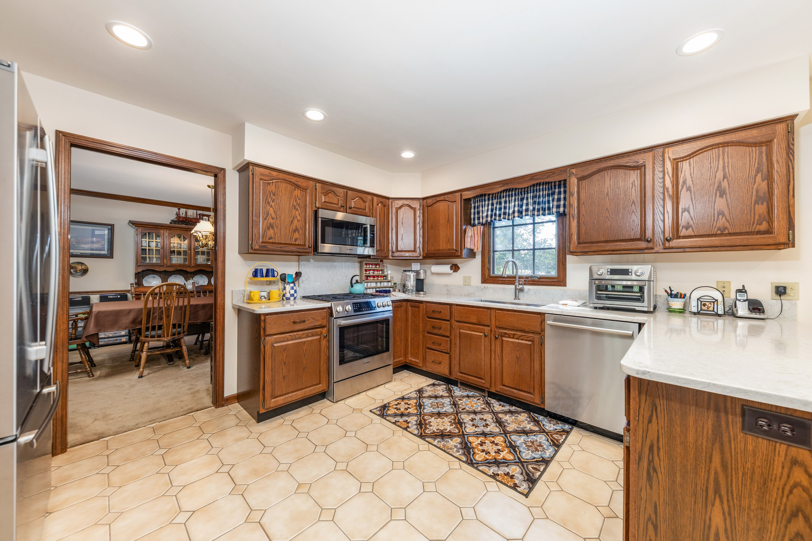 1316 Yorkshire Lane, Carol Stream, IL 60188
