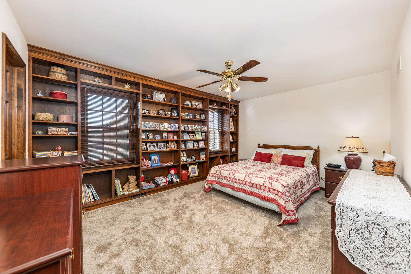1316 Yorkshire Lane, Carol Stream, IL 60188