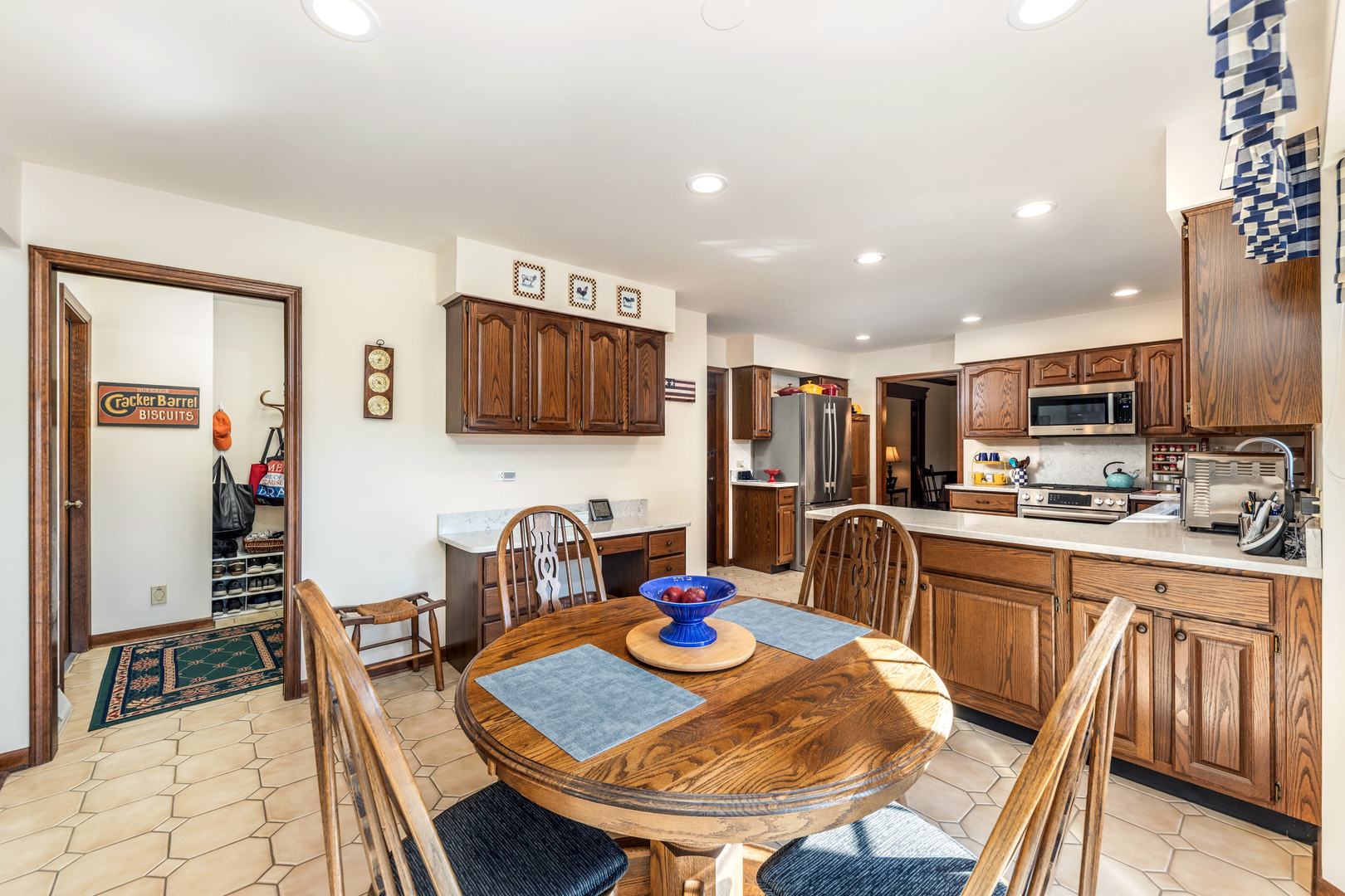 1316 Yorkshire Lane, Carol Stream, IL 60188