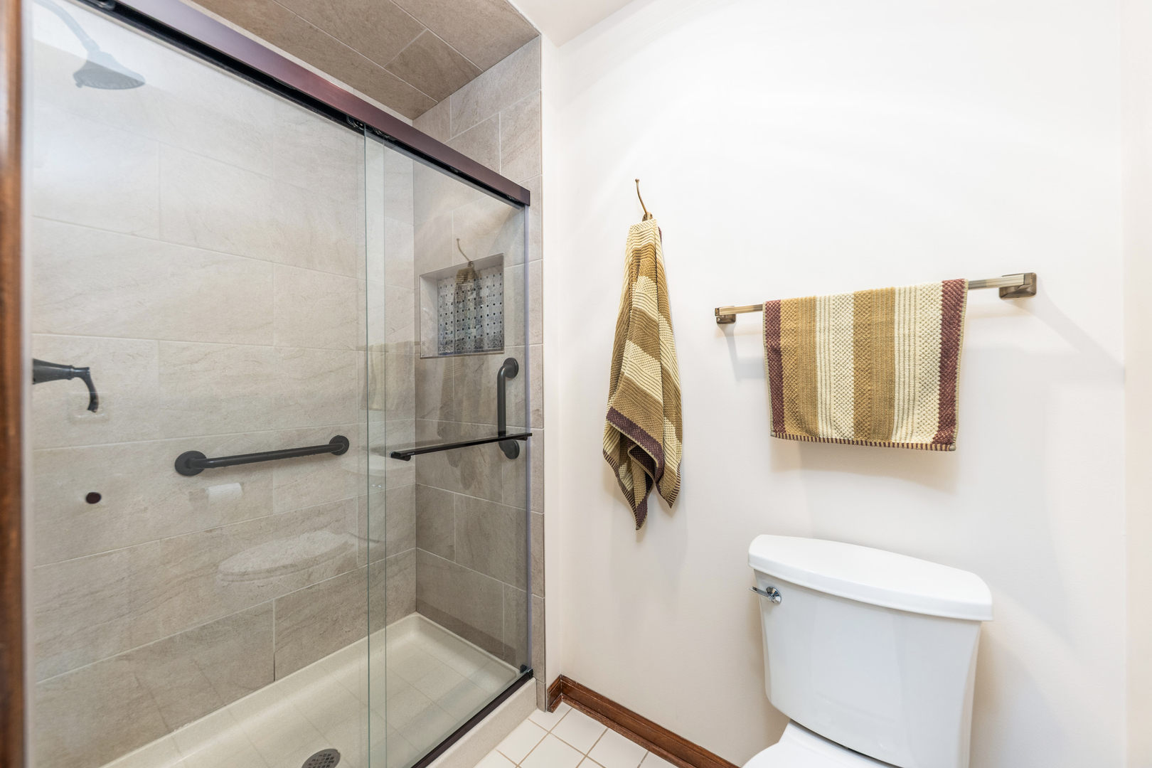 1316 Yorkshire Lane, Carol Stream, IL 60188
