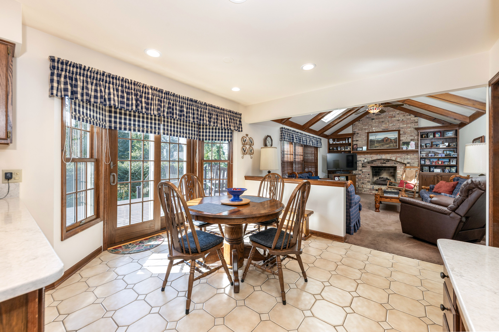 1316 Yorkshire Lane, Carol Stream, IL 60188