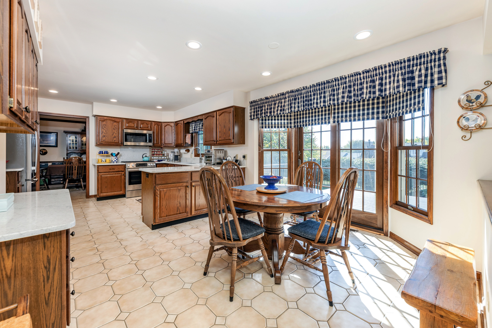 1316 Yorkshire Lane, Carol Stream, IL 60188