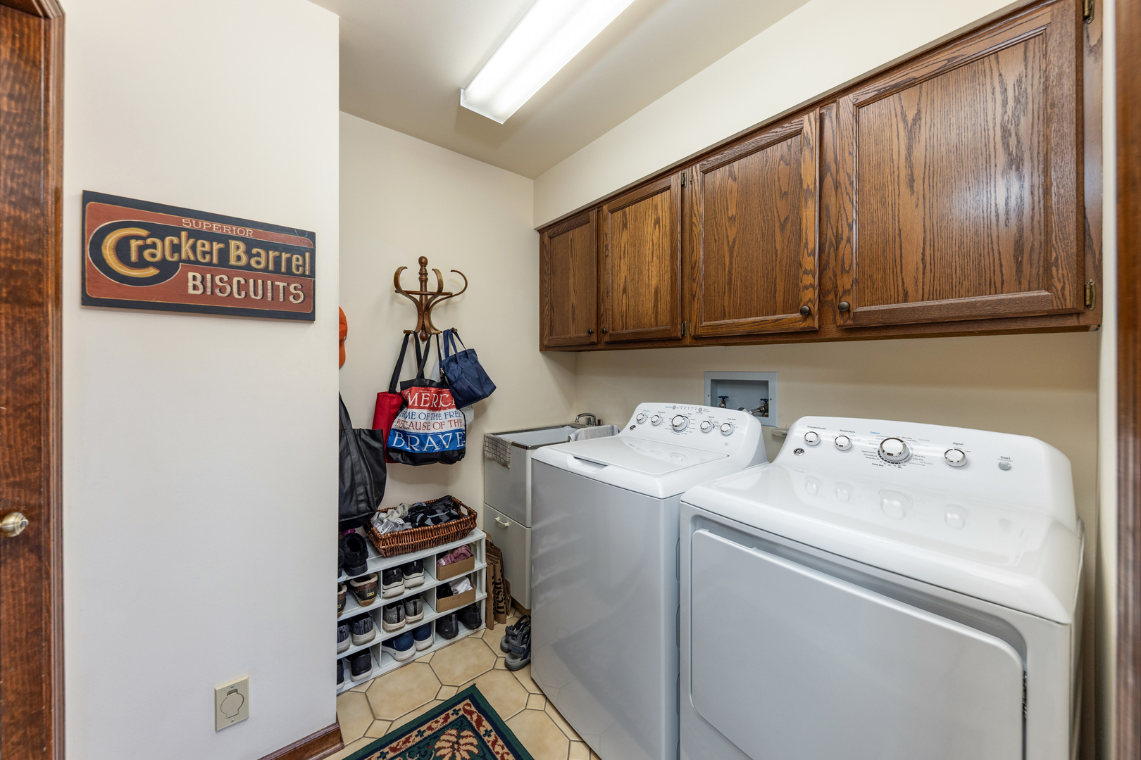 1316 Yorkshire Lane, Carol Stream, IL 60188
