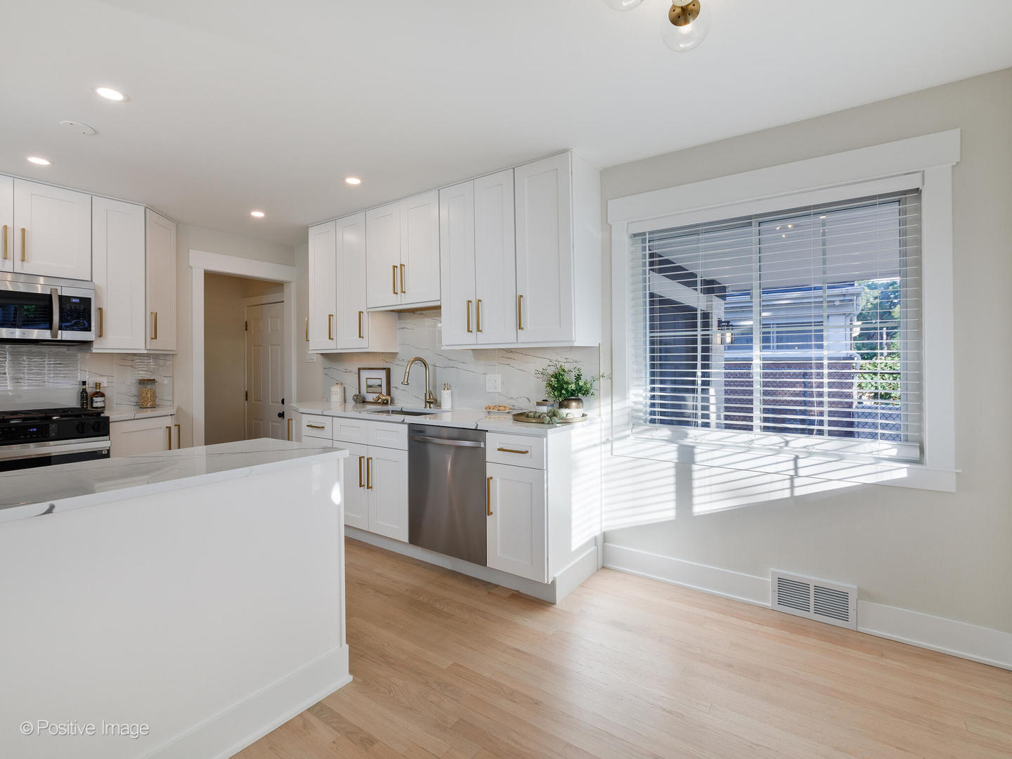 6207 N Hiawatha, Chicago, IL 60646