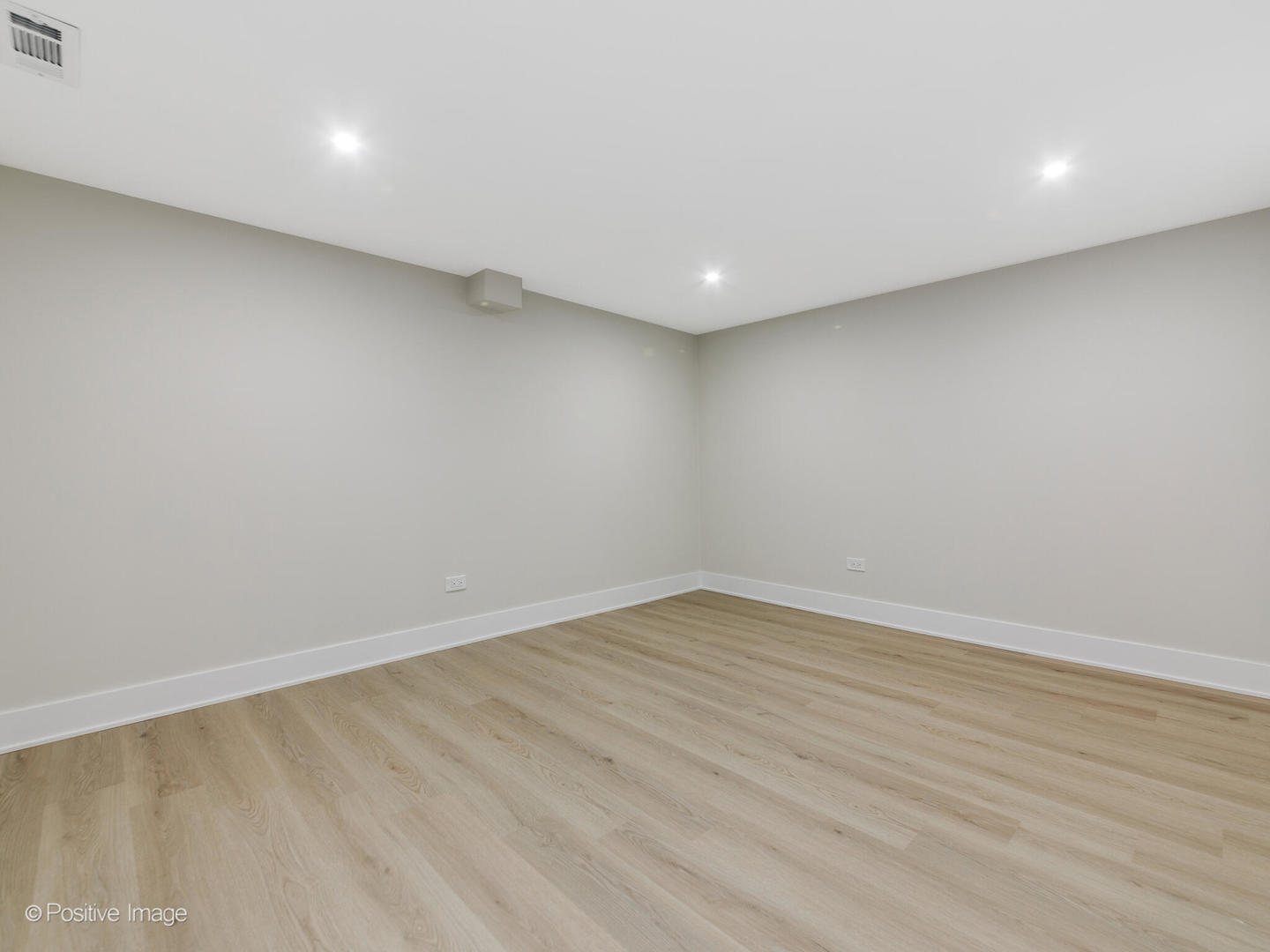 6207 N Hiawatha, Chicago, IL 60646