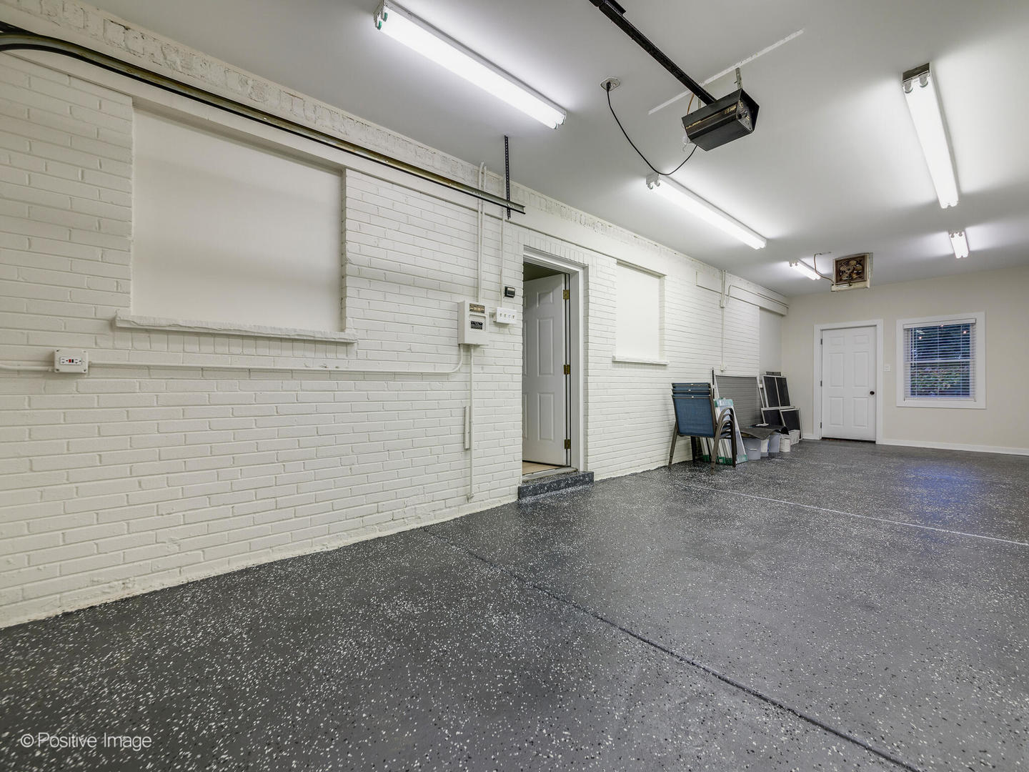 6207 N Hiawatha, Chicago, IL 60646
